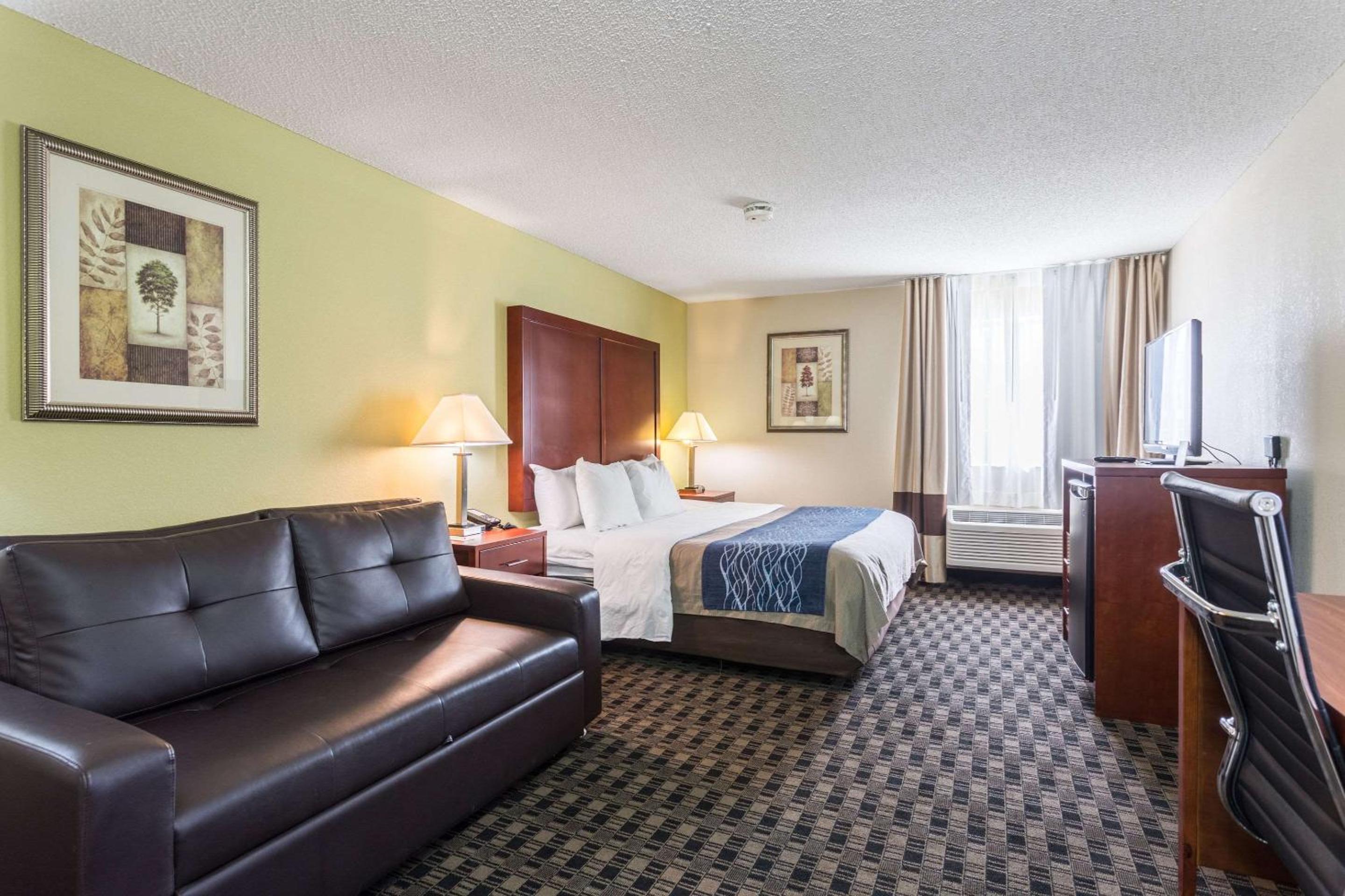 King Room - Non-Smoking - Photo 3
