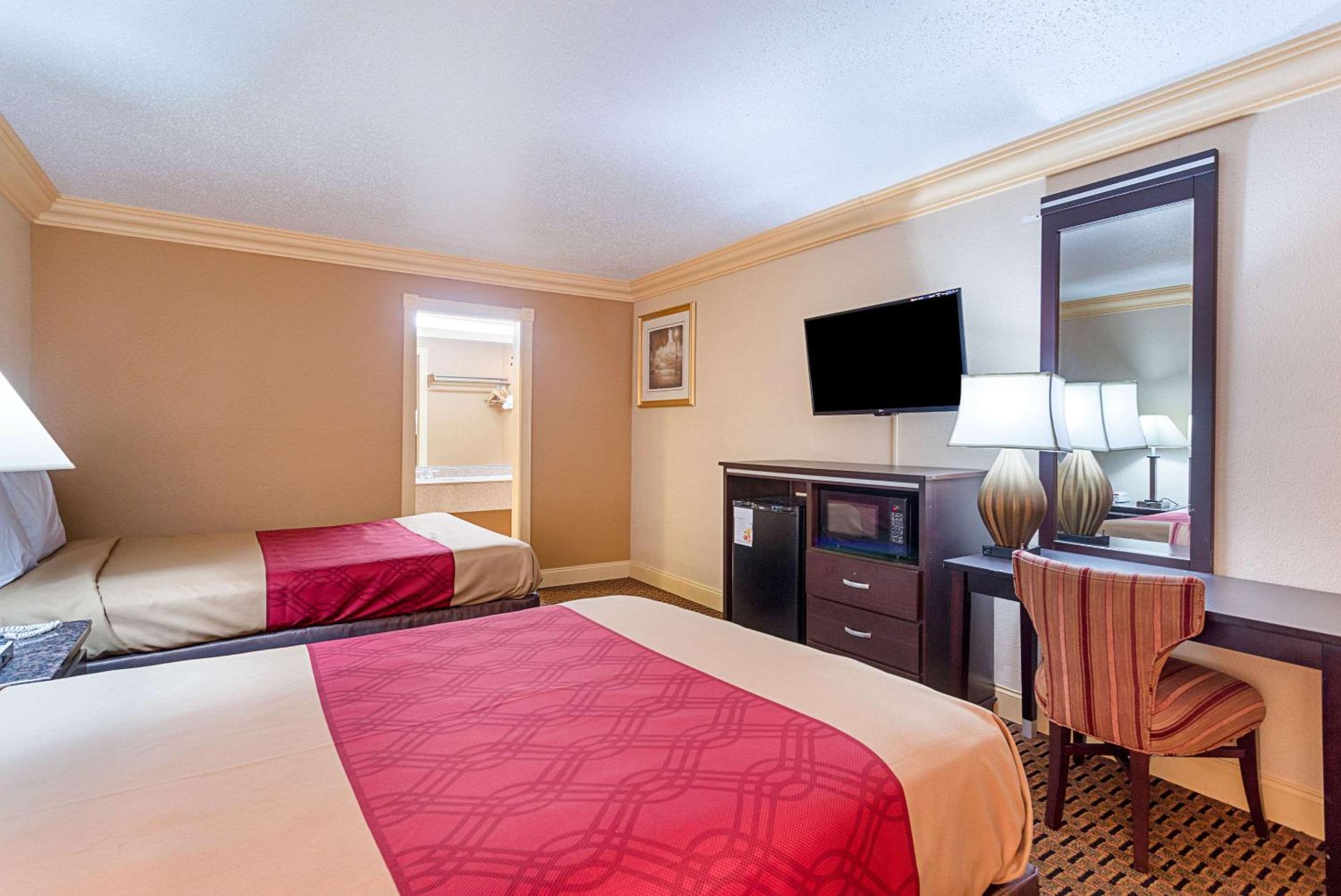 Double Room with Two Double Beds - Non-Smoking photo 3