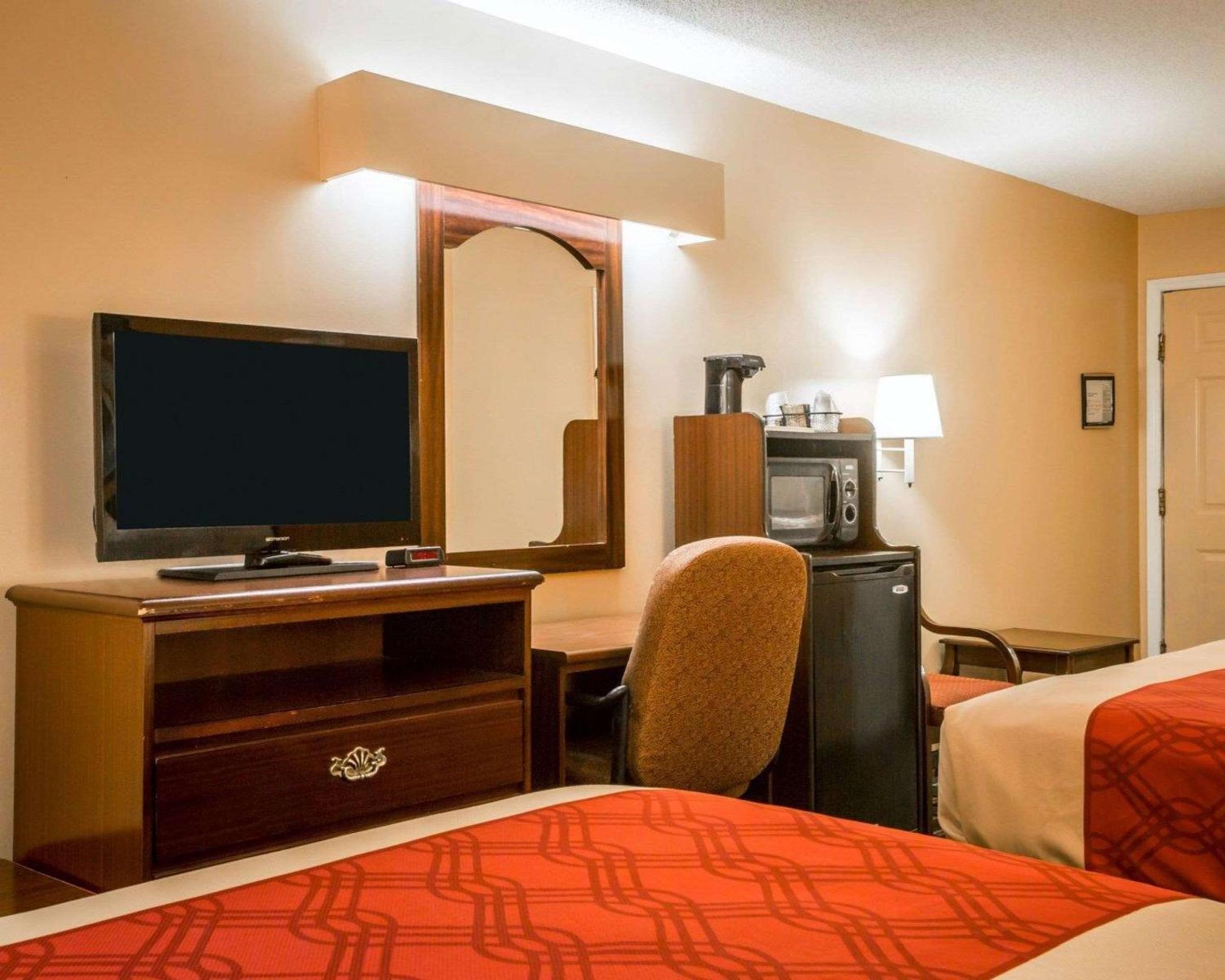 Double Room with Two Double Beds - Non-Smoking - Photo 4