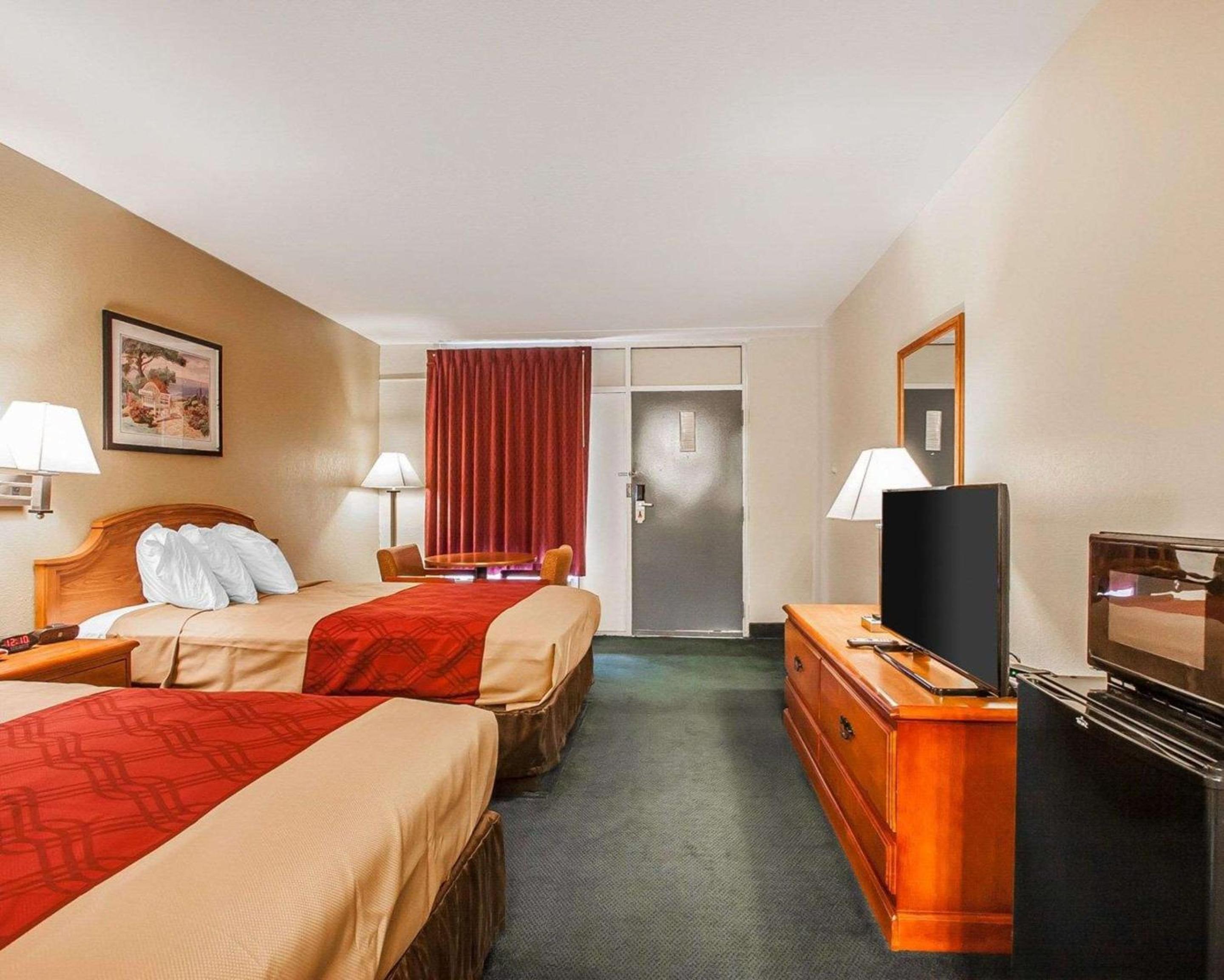 Double Room with Two Double Beds - Non-Smoking - Photo 2