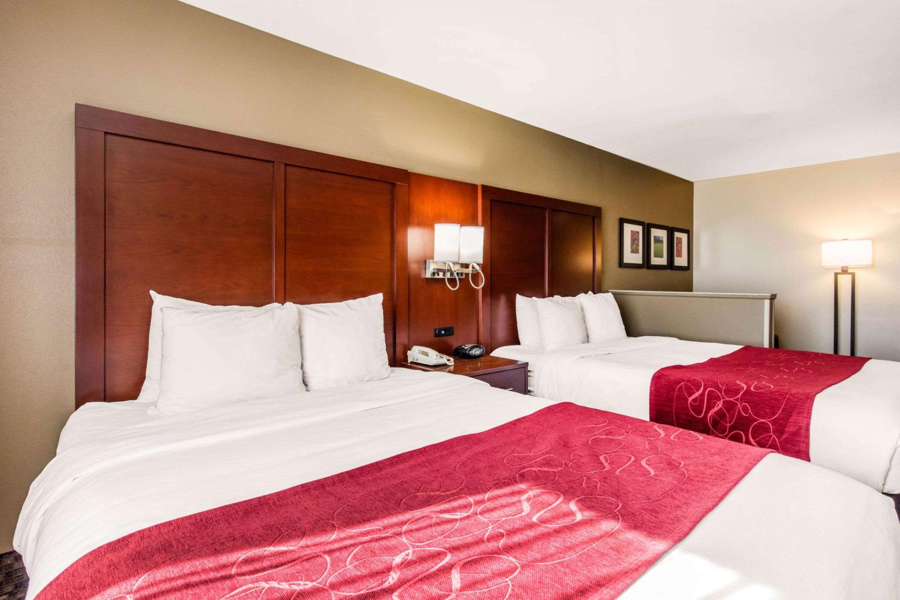 Queen Suite - Non-Smoking - Photo 5