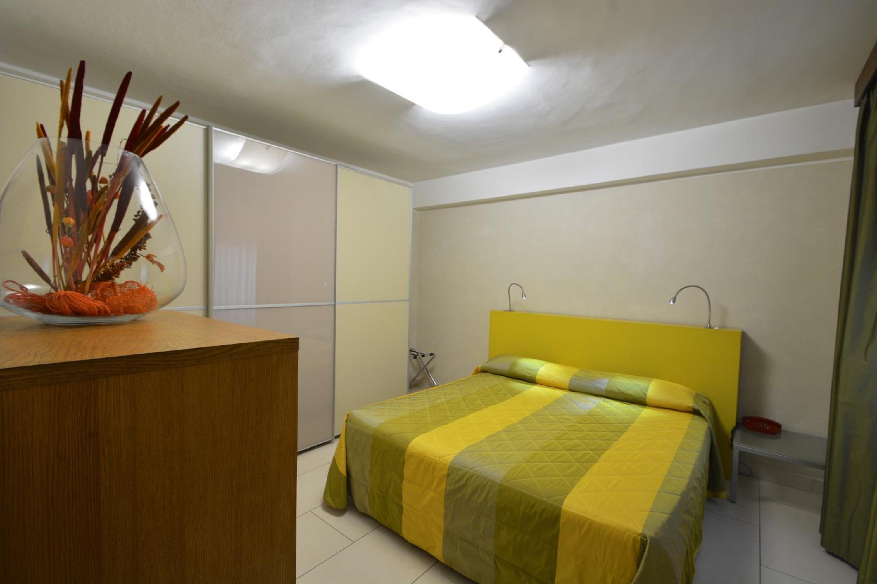 One-Bedroom Apartment (5 Adults) - Photo 5