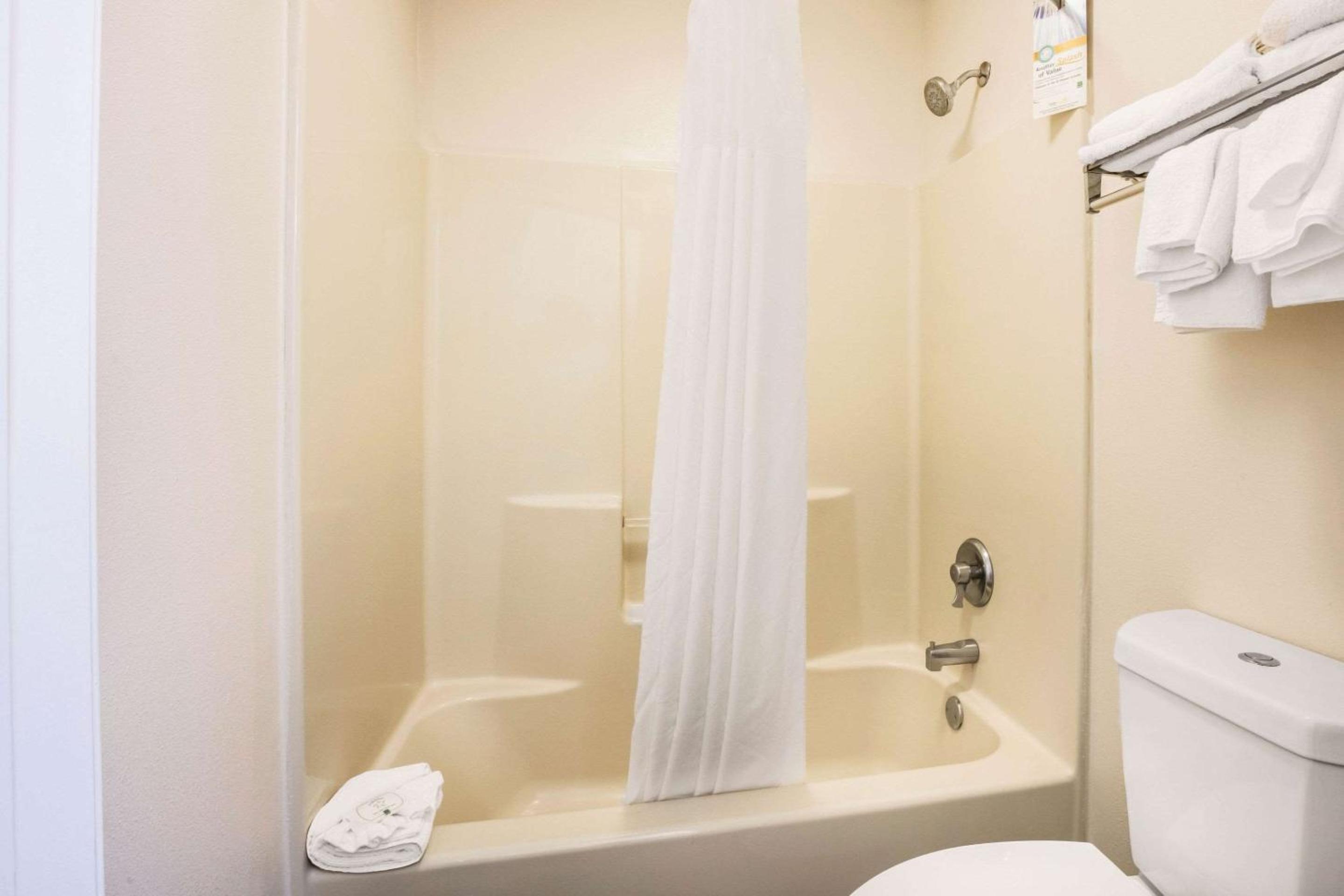 Double Room with Two Double Beds - Non-Smoking - Photo 6