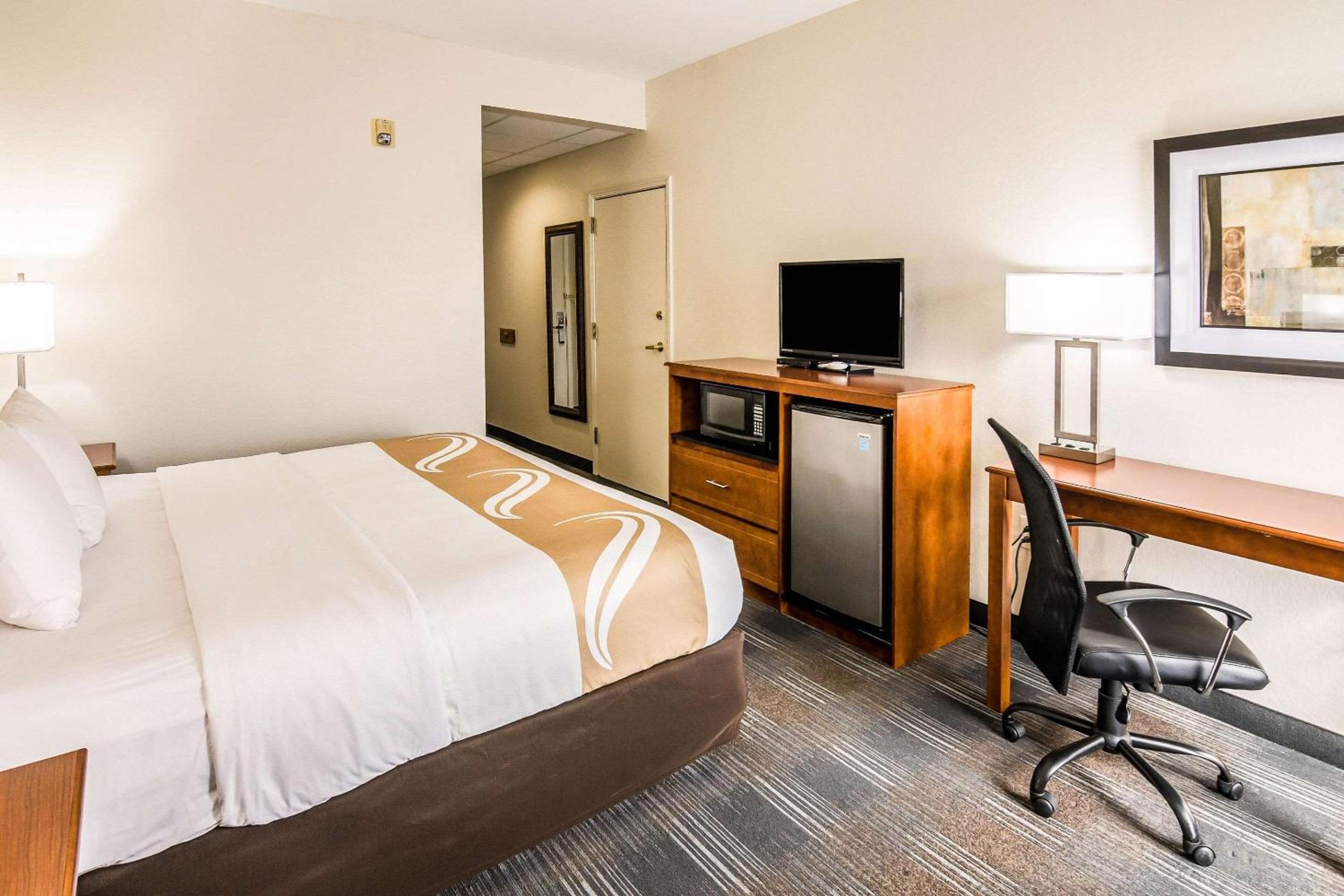King Room - Accessible/Non-Smoking photo 2