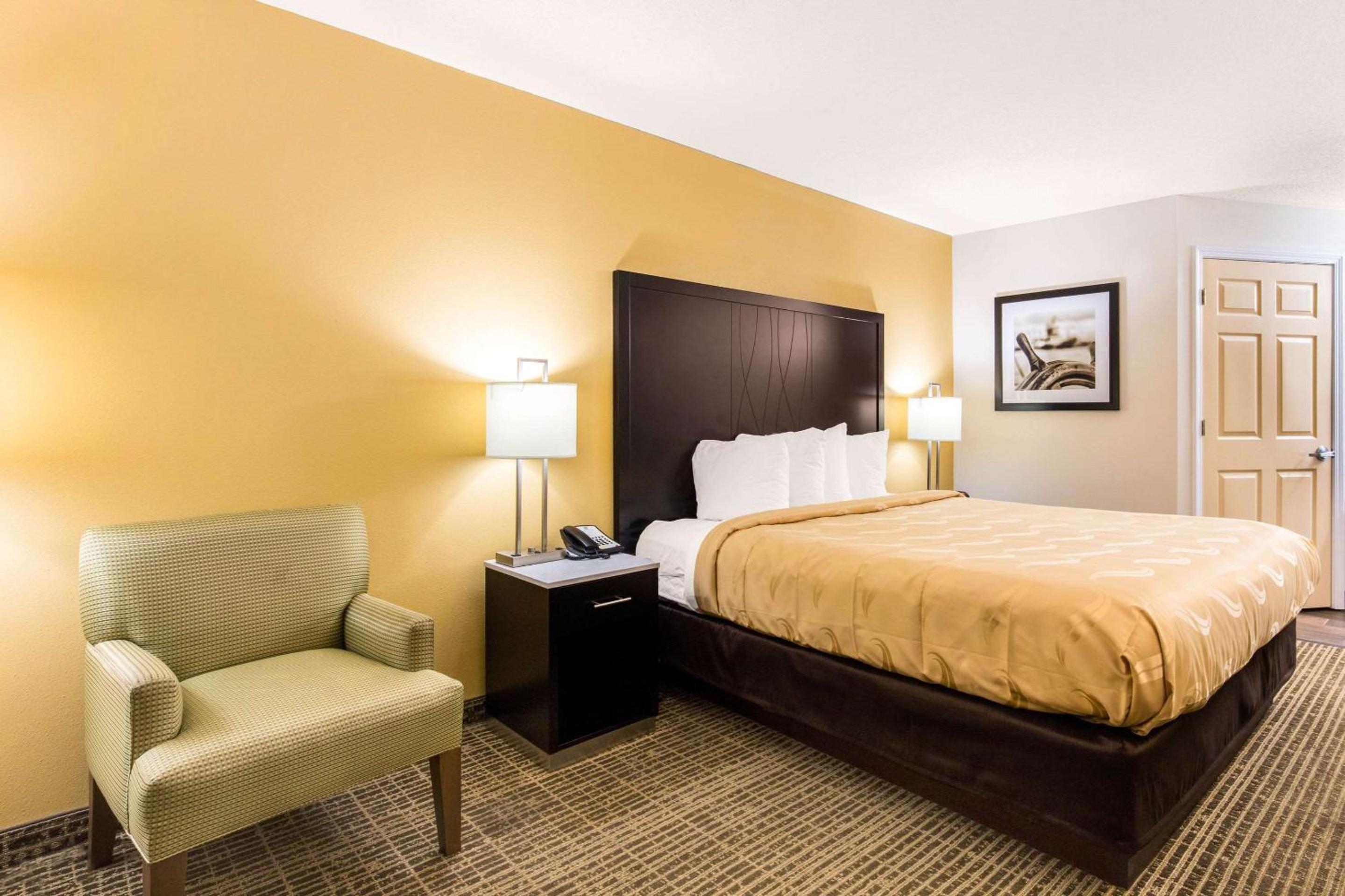 King Room - Non-Smoking - Photo 1