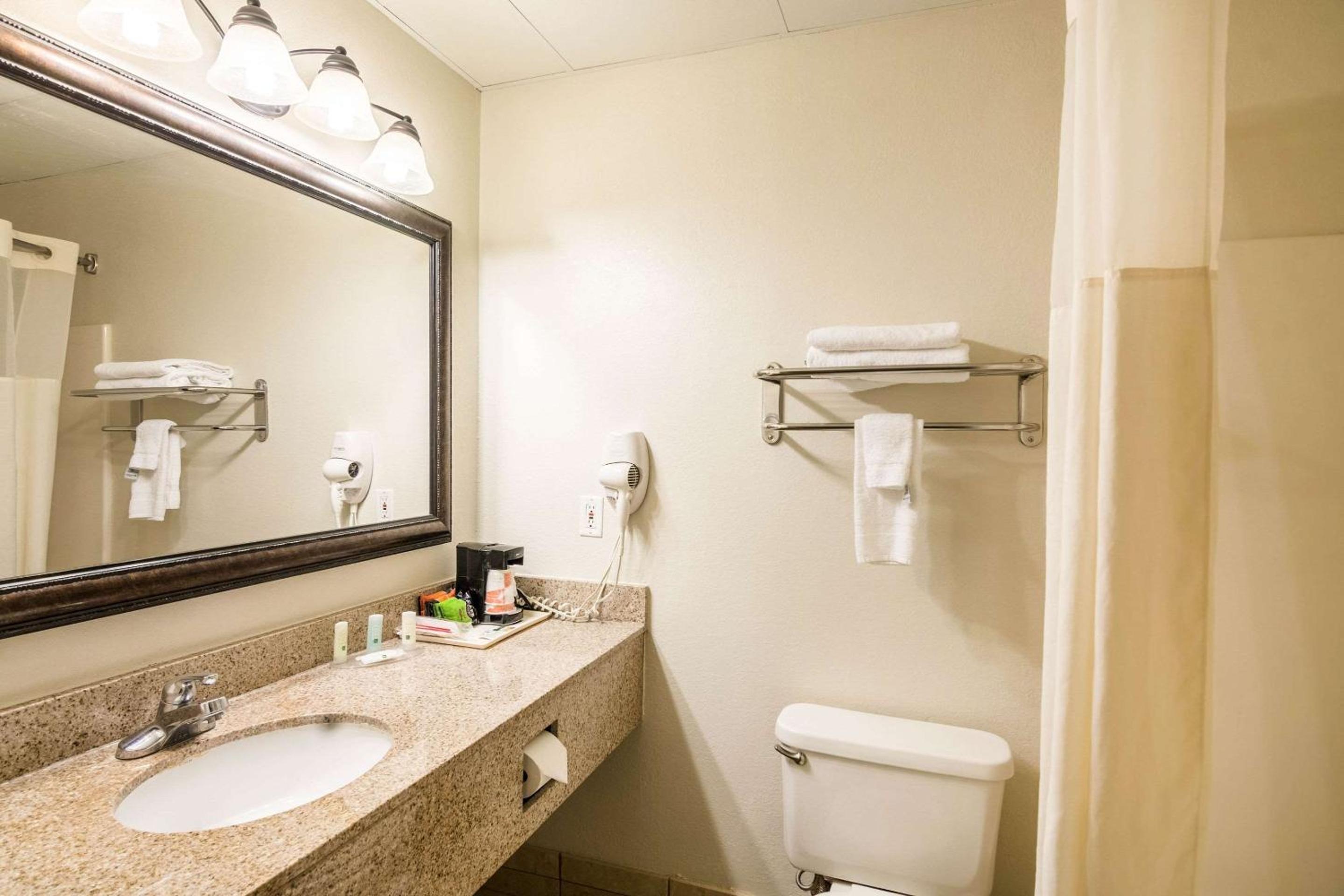 King Room - Non-Smoking - Photo 3