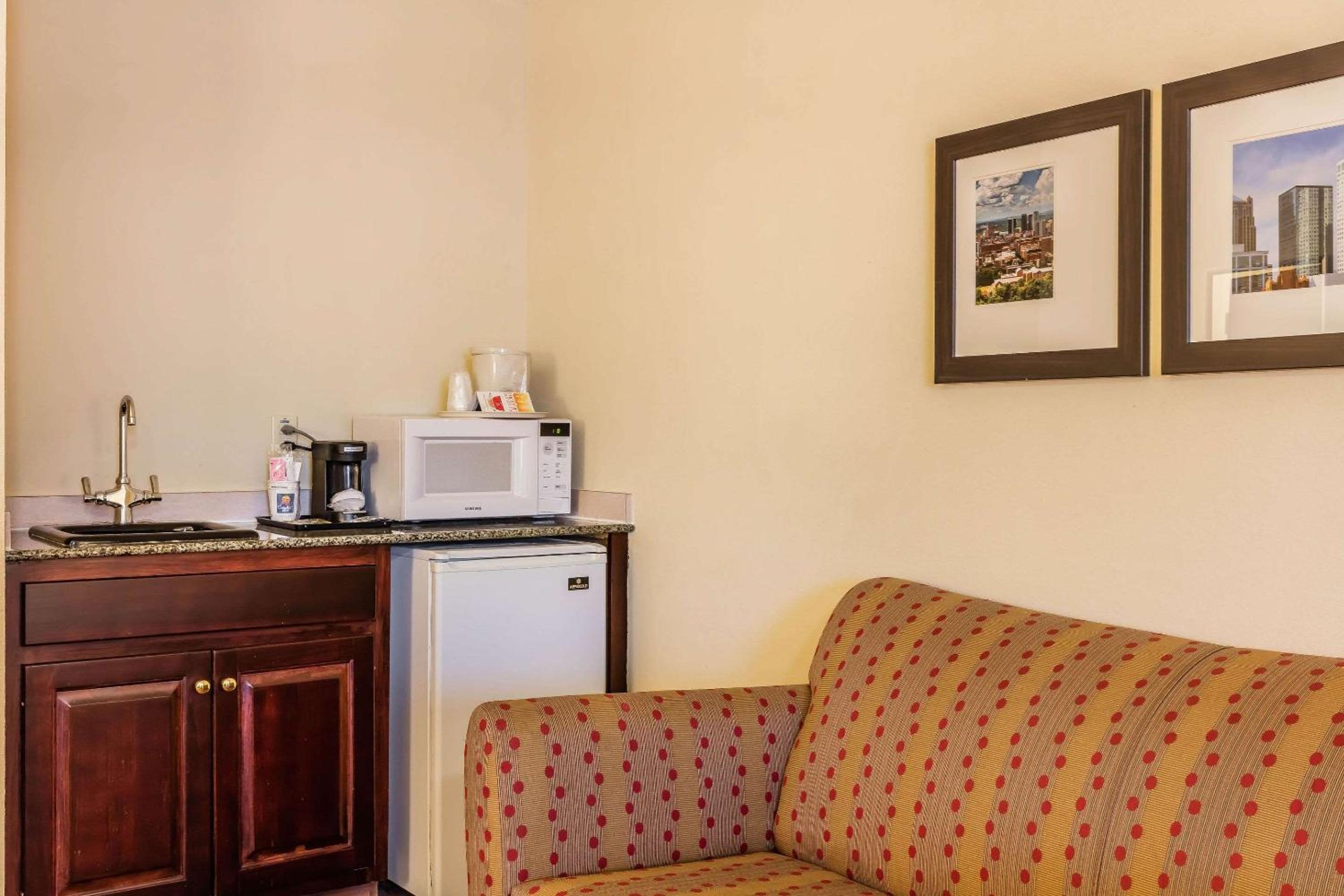 King Suite with Sofa Bed photo 3