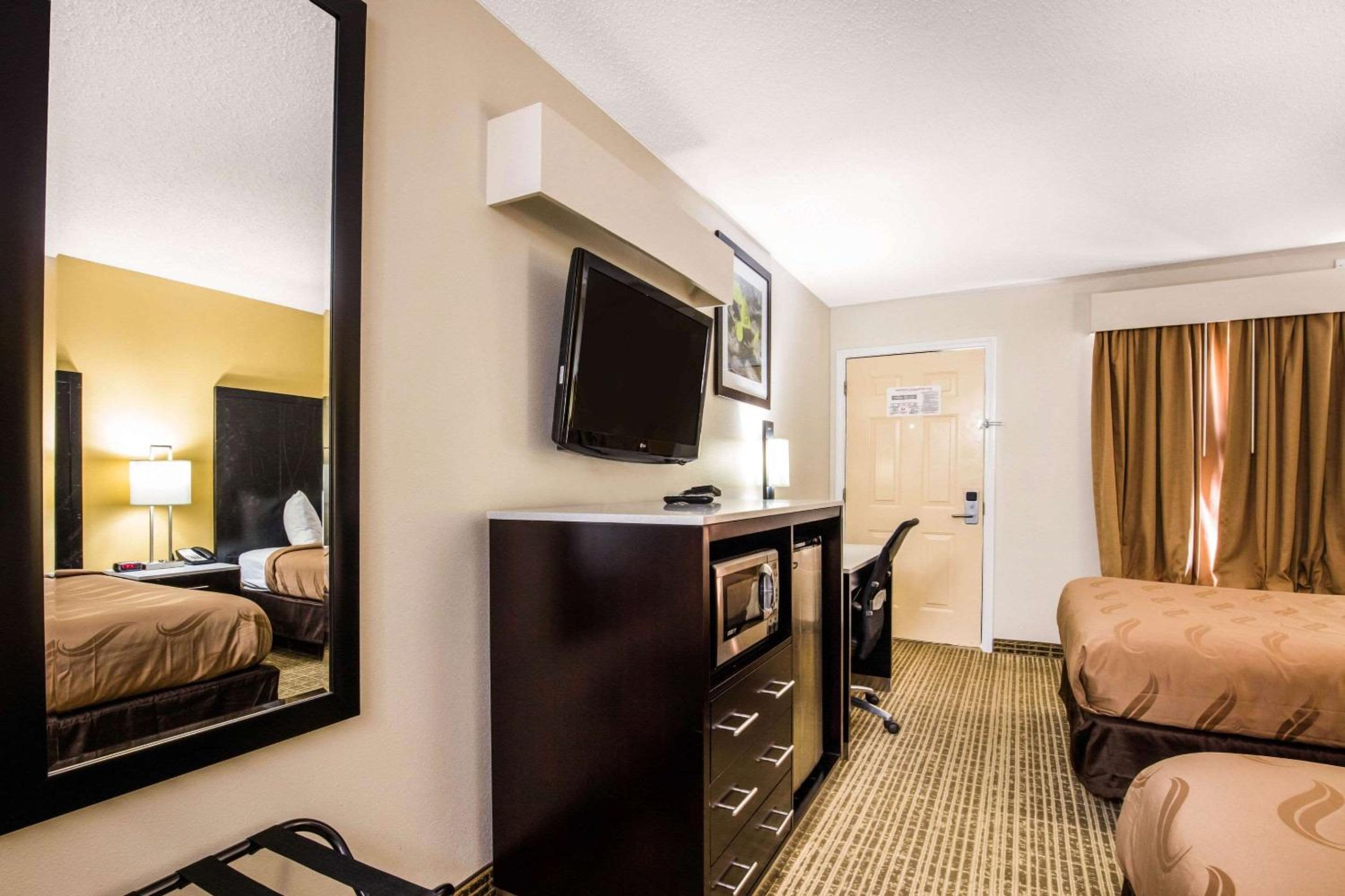 Double Room with Two Double Beds - Non-Smoking - Photo 5