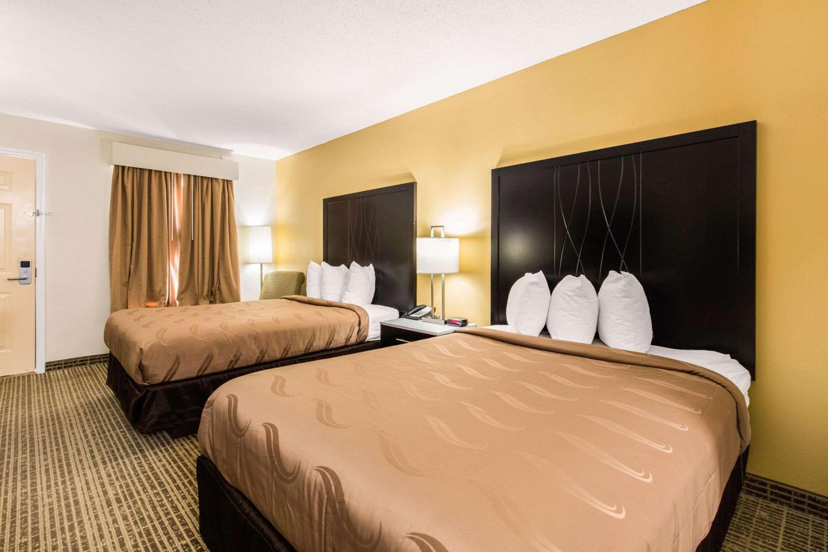 Double Room with Two Double Beds - Non-Smoking - Photo 4