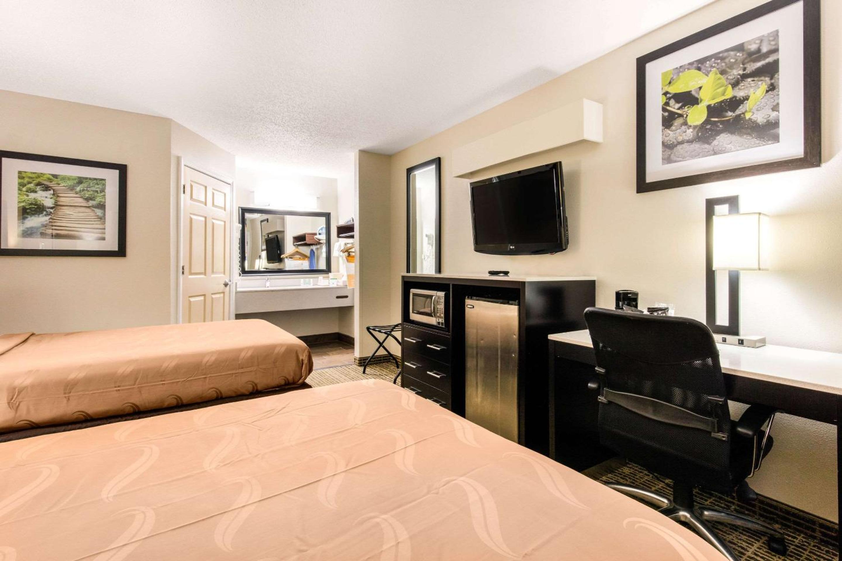 Double Room with Two Double Beds - Non-Smoking - Photo 2