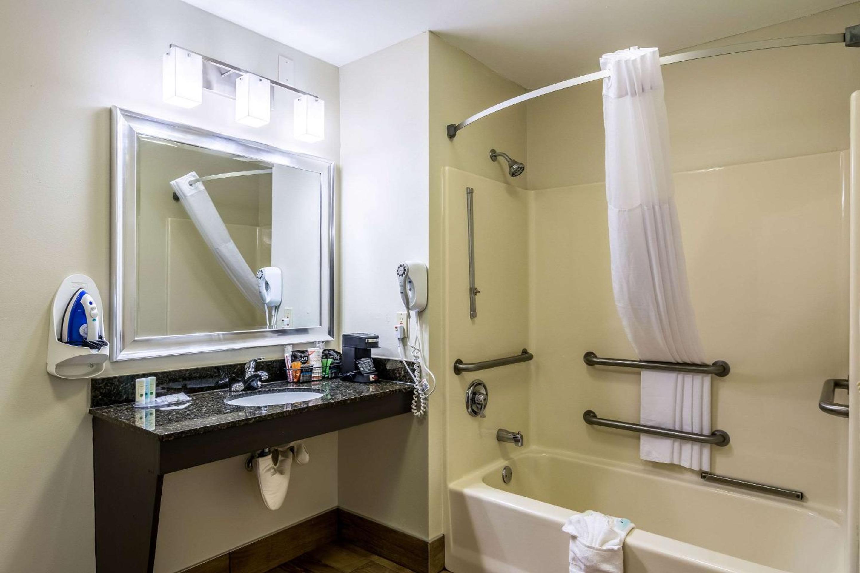 Double Room with Two Double Beds - Non-Smoking - Photo 6