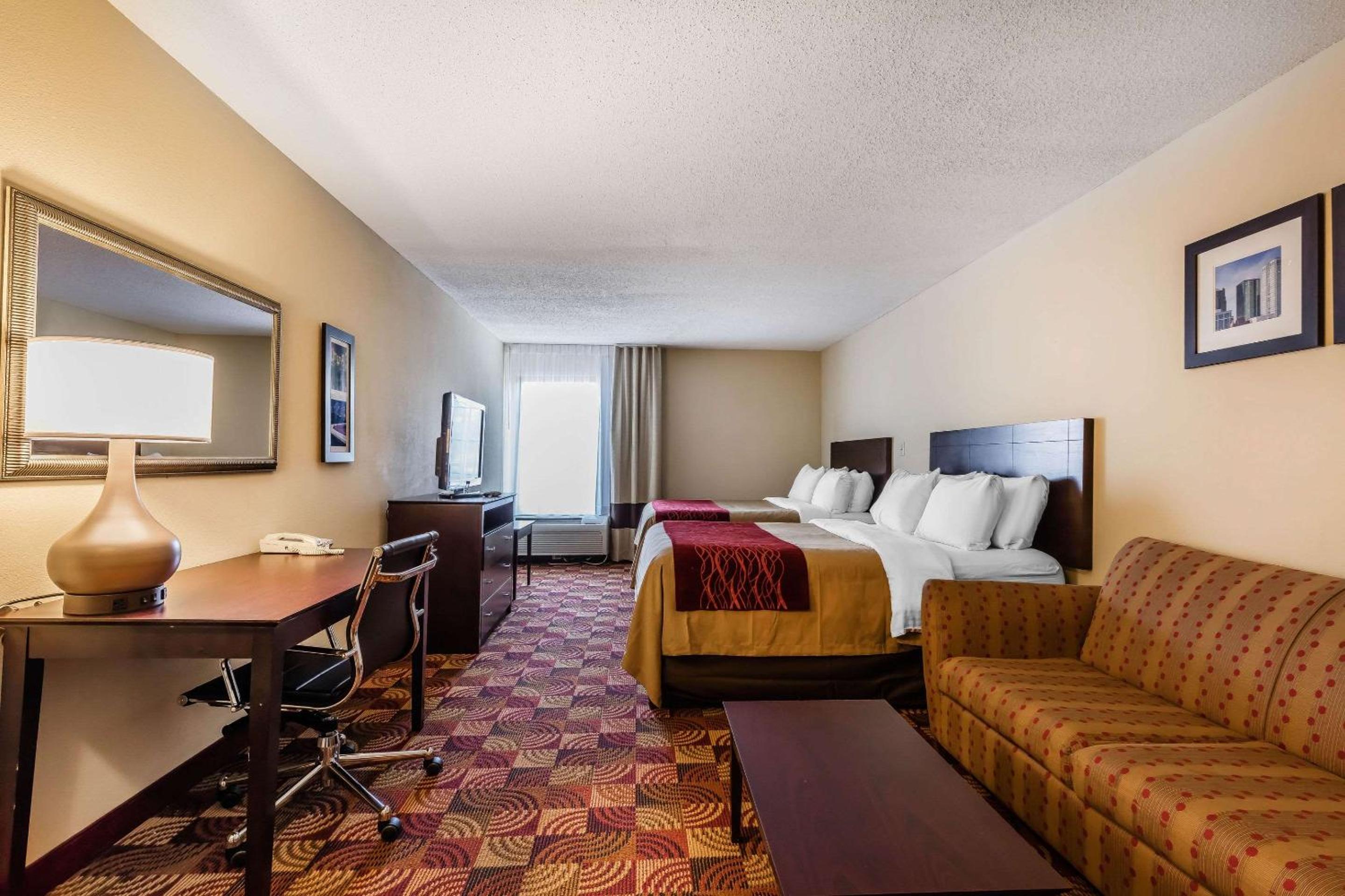 Queen Suite with Two Queen Beds and Sofa Bed photo 3