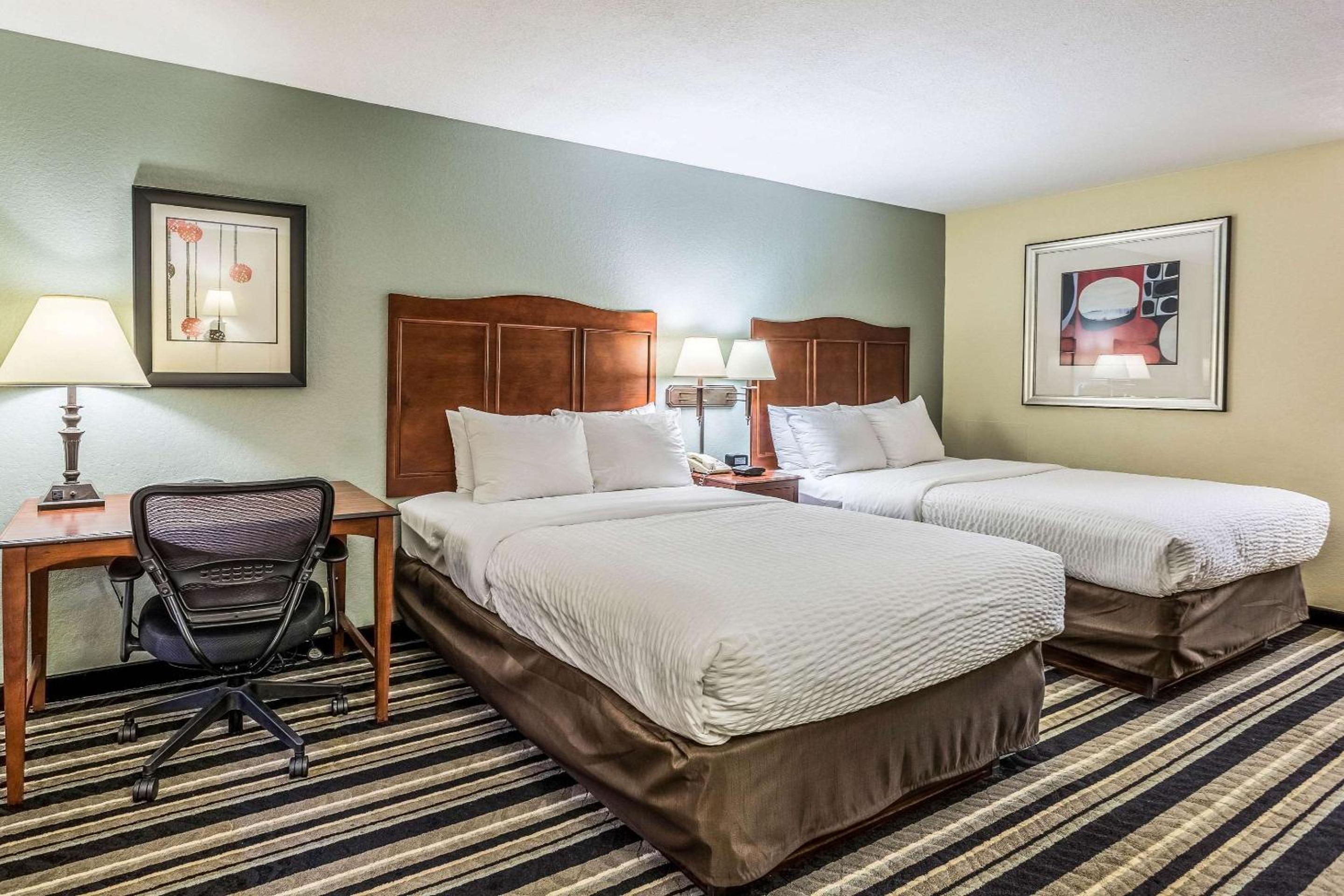 Double Room with Two Double Beds - Non-Smoking - Photo 1