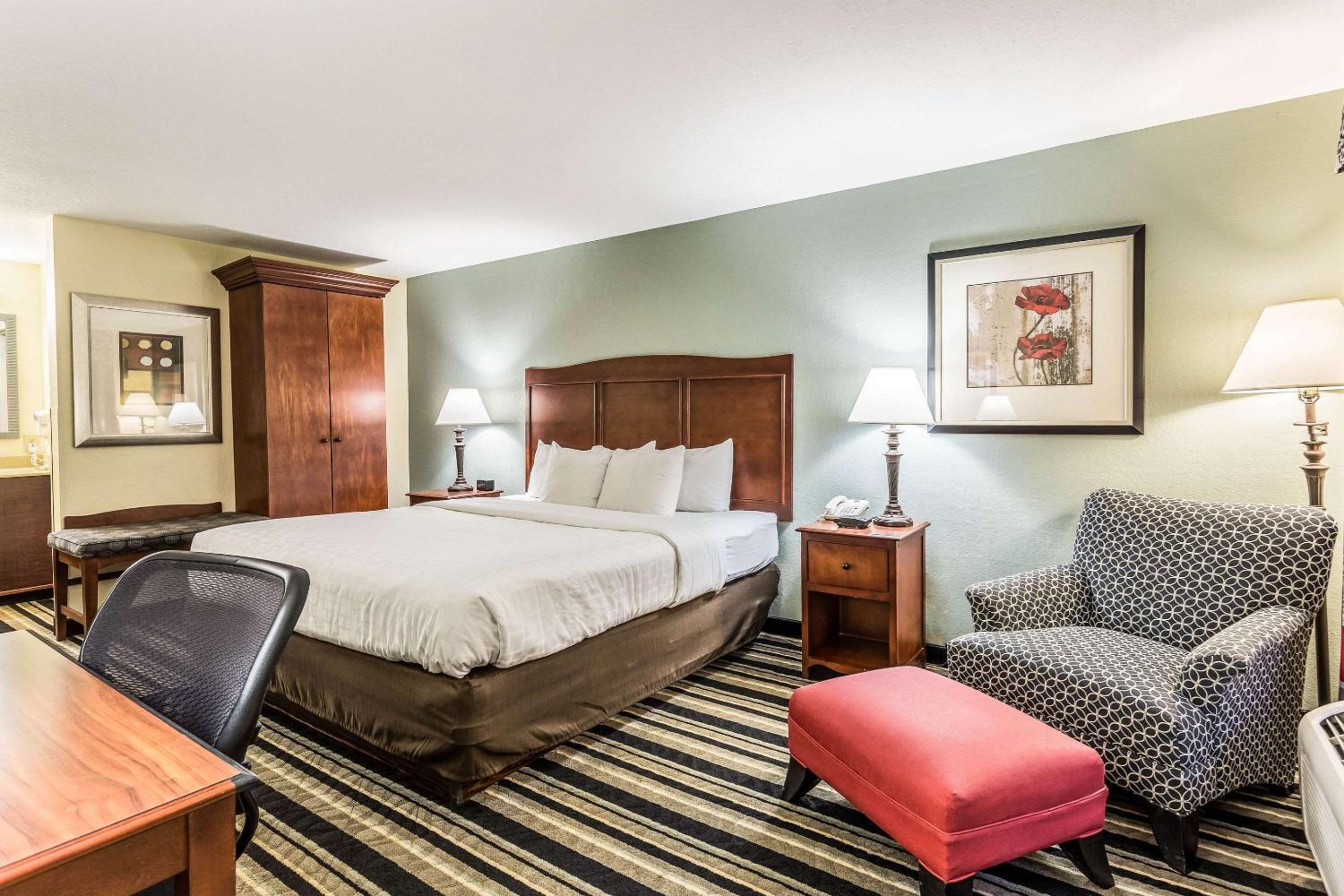 King Room - Non-Smoking - Photo 1