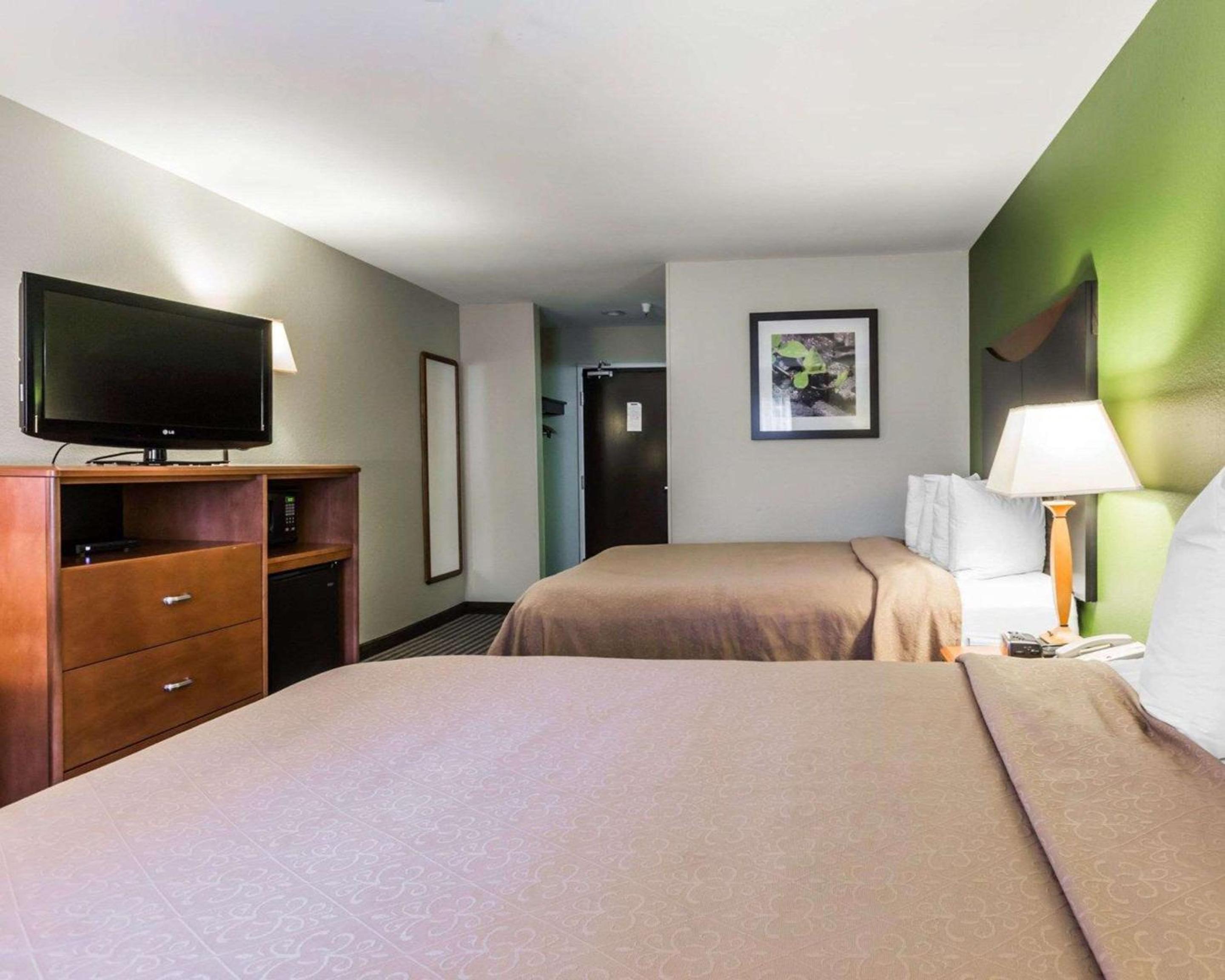 Double Room with Two Double Beds - Photo 3