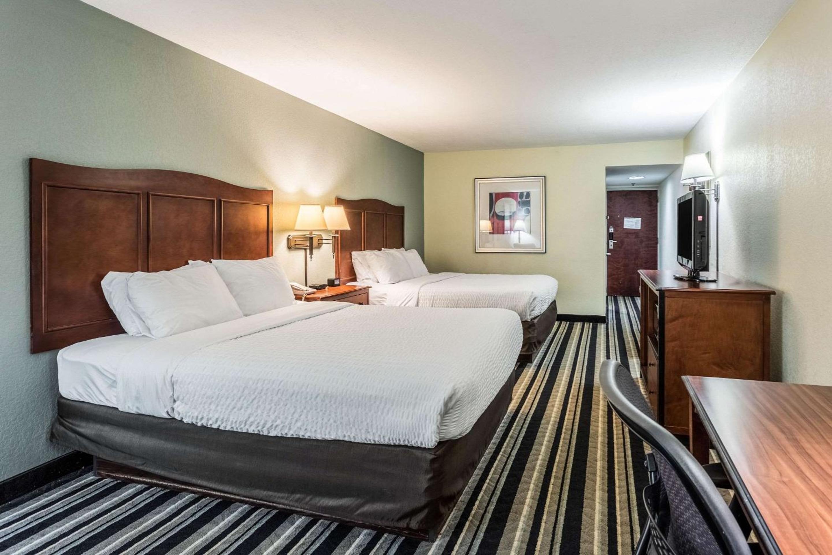 Double Room with Two Double Beds - Non-Smoking - Photo 2
