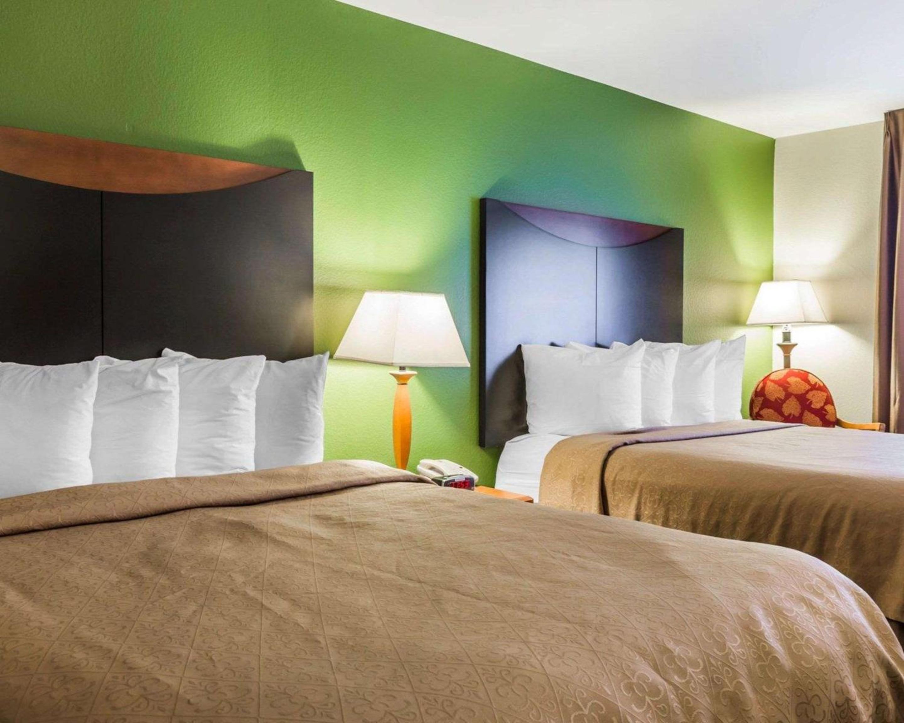 Double Room with Two Double Beds - Photo 2