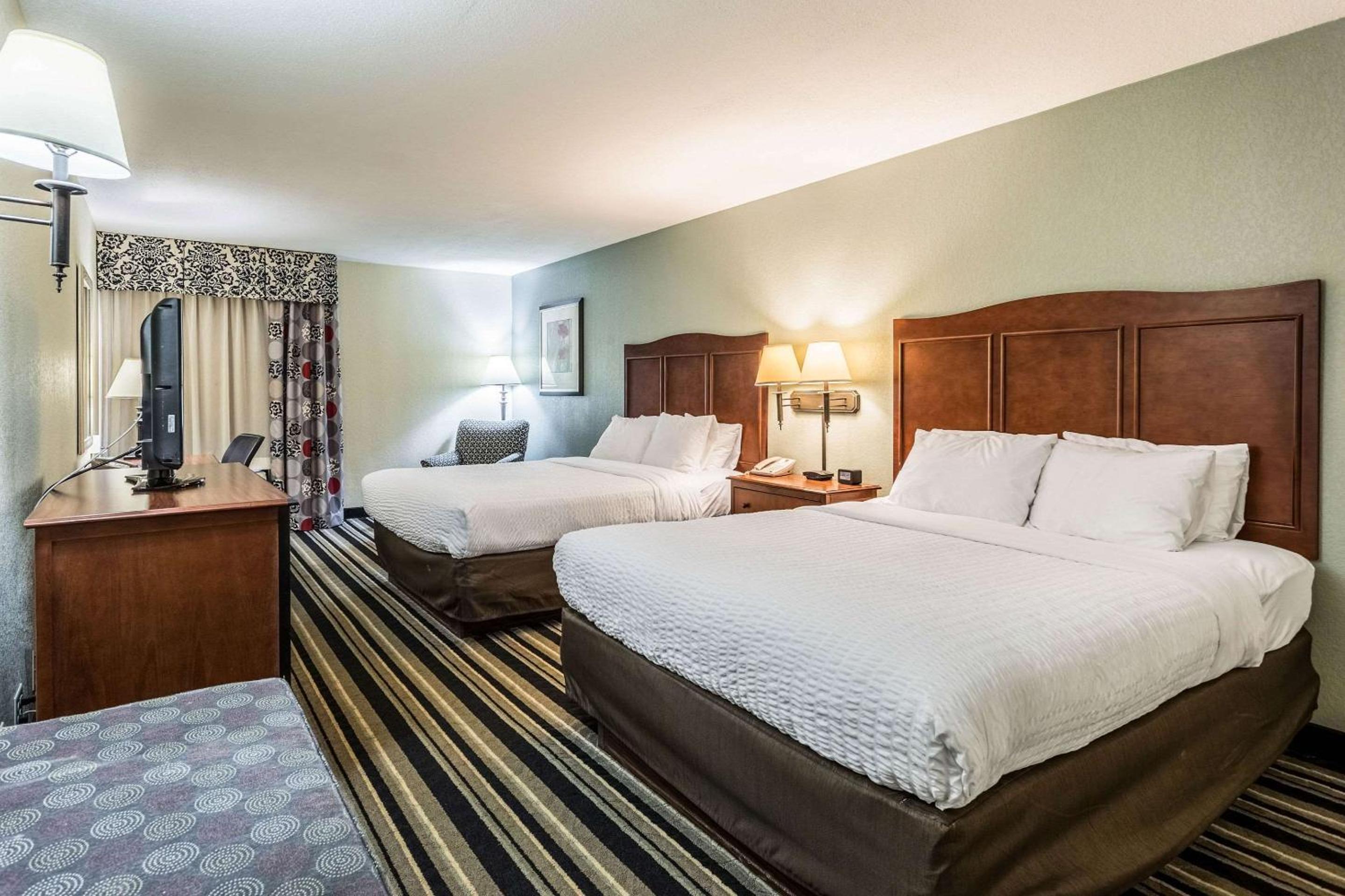 Double Room with Two Double Beds - Non-Smoking - Photo 3