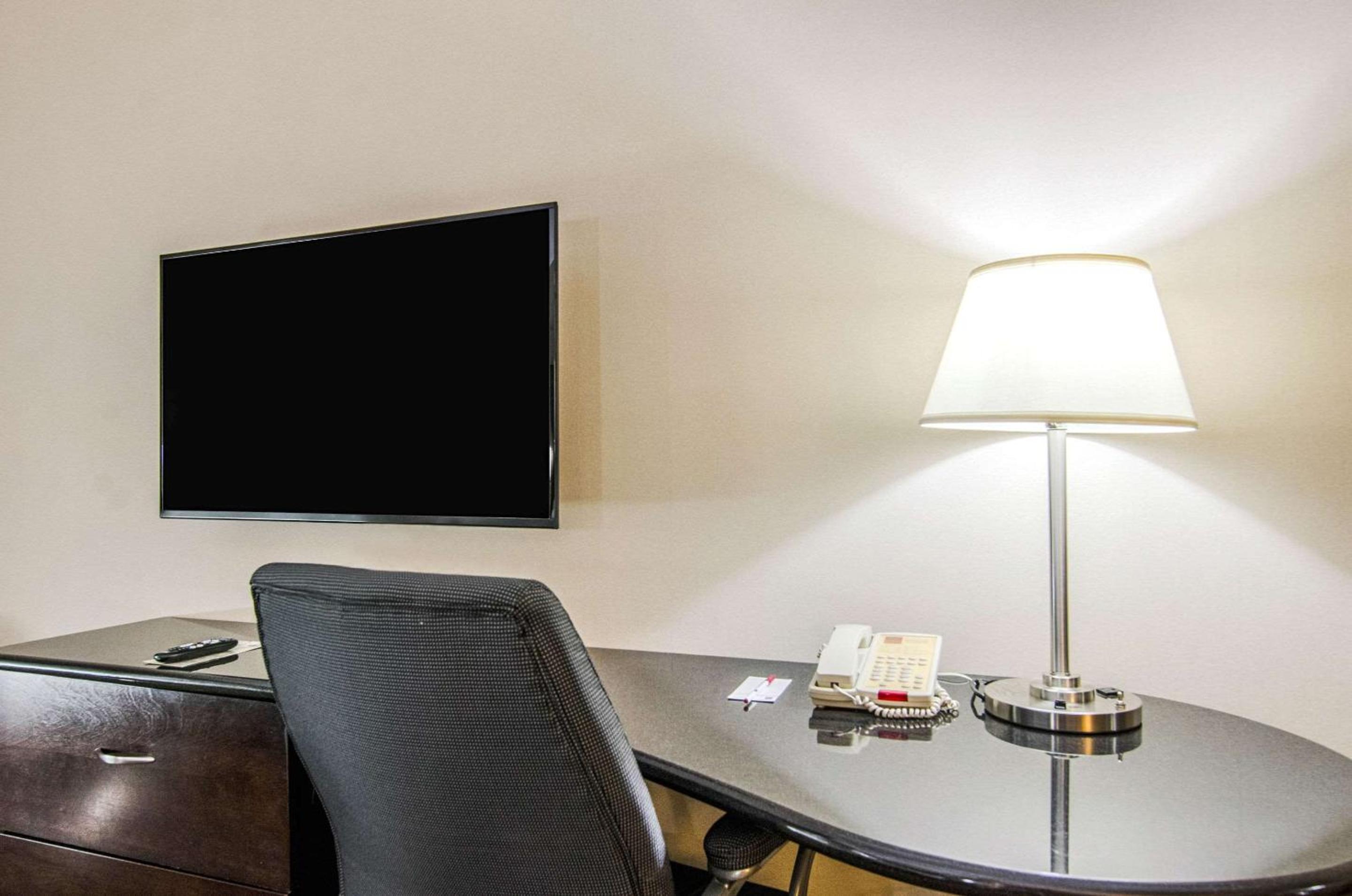 King Suite - Non-Smoking - Photo 1