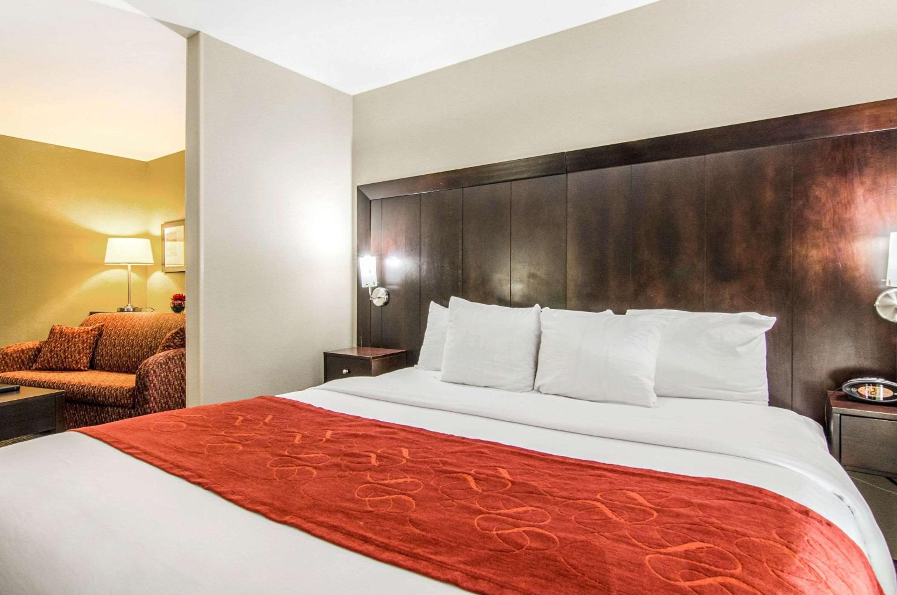 King Suite - Non-Smoking - Photo 2