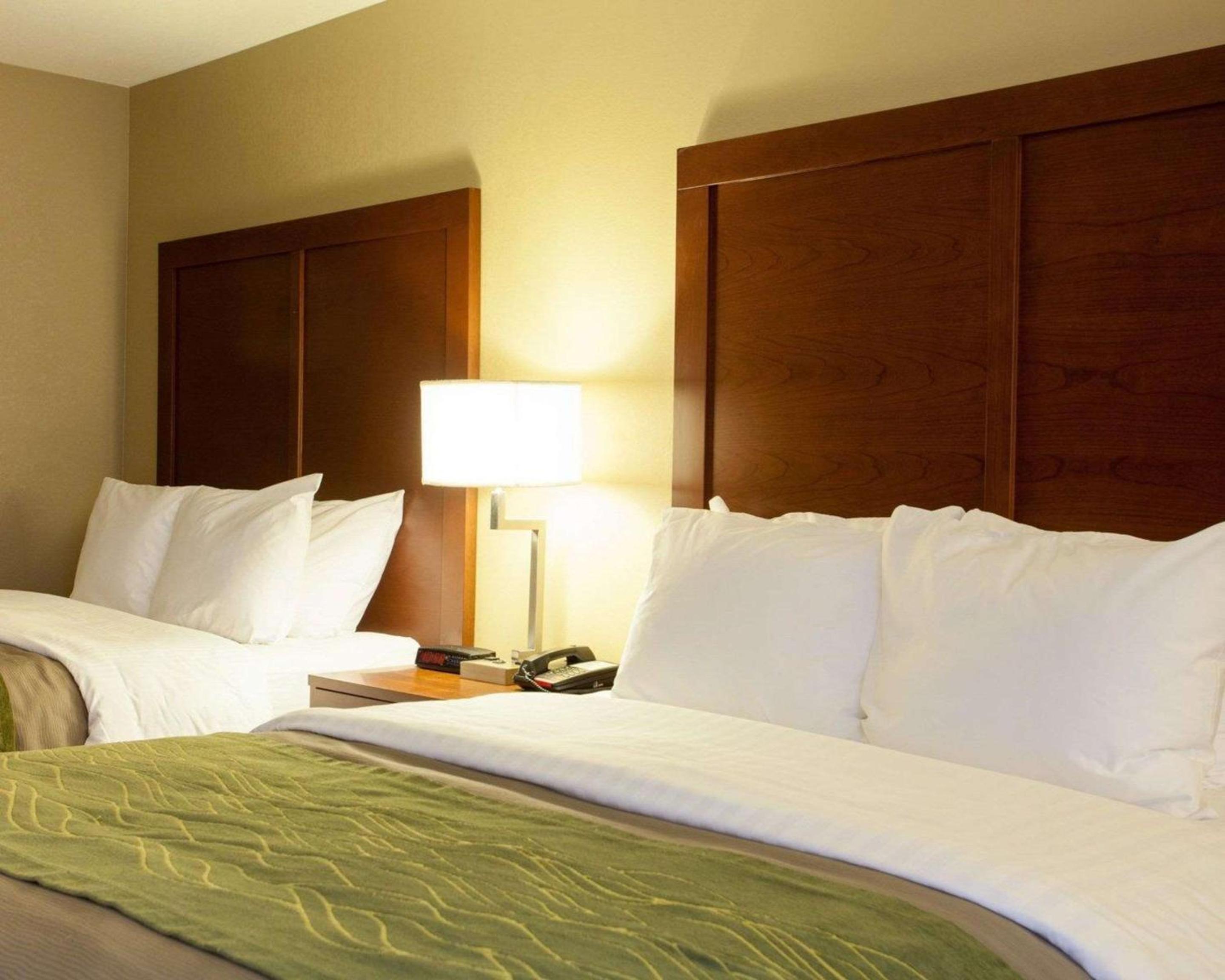 Queen Room with Two Queen Beds - Non-Smoking - Photo 1