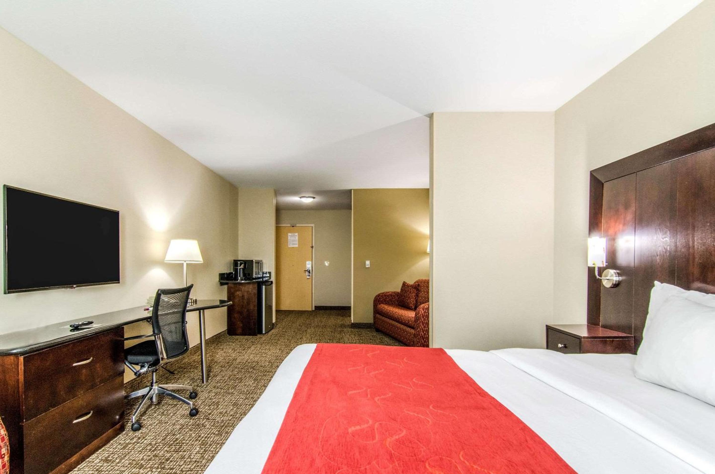 King Suite - Disability Access/Non-Smoking - Photo 4