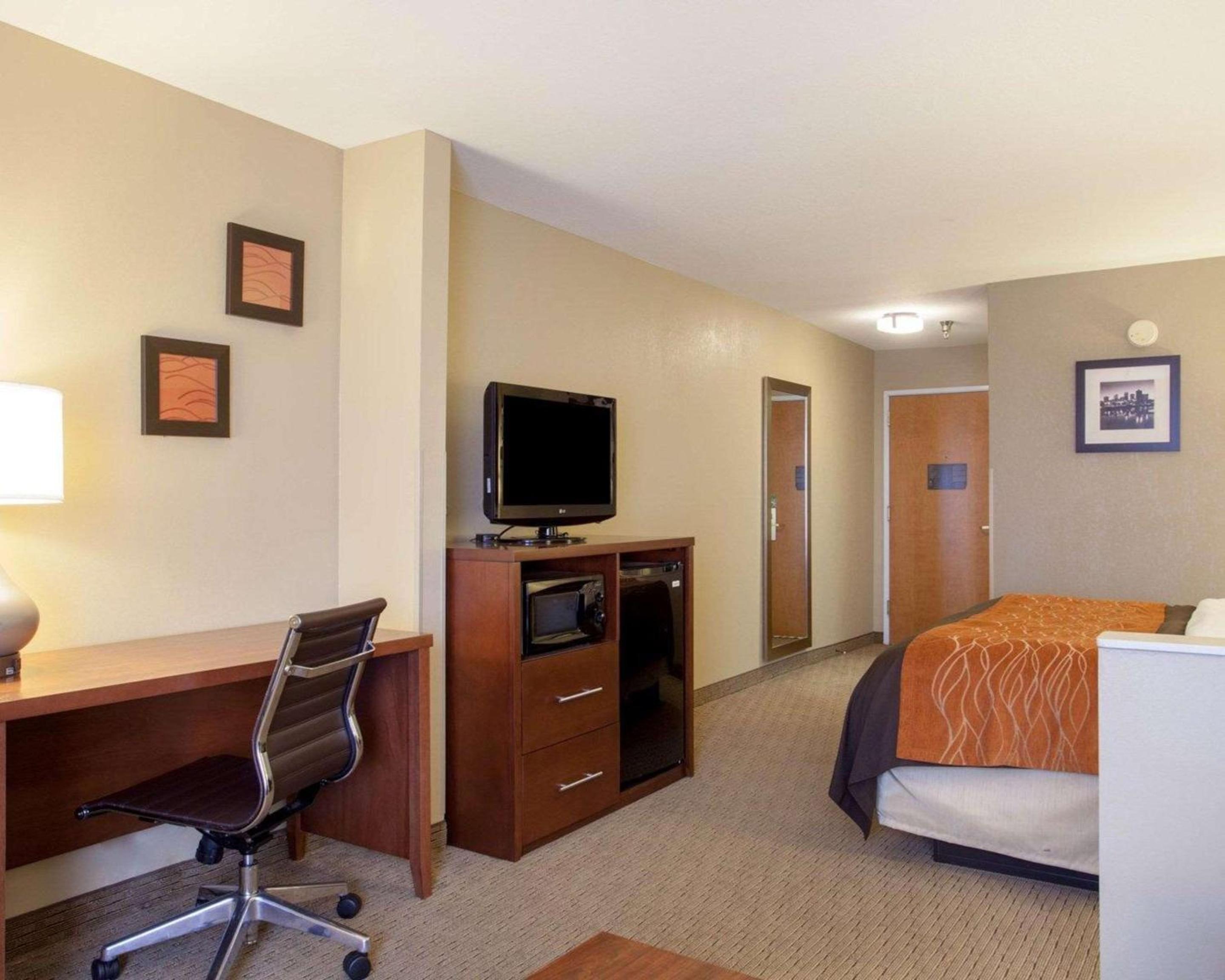 King Suite - Non-Smoking - Photo 1