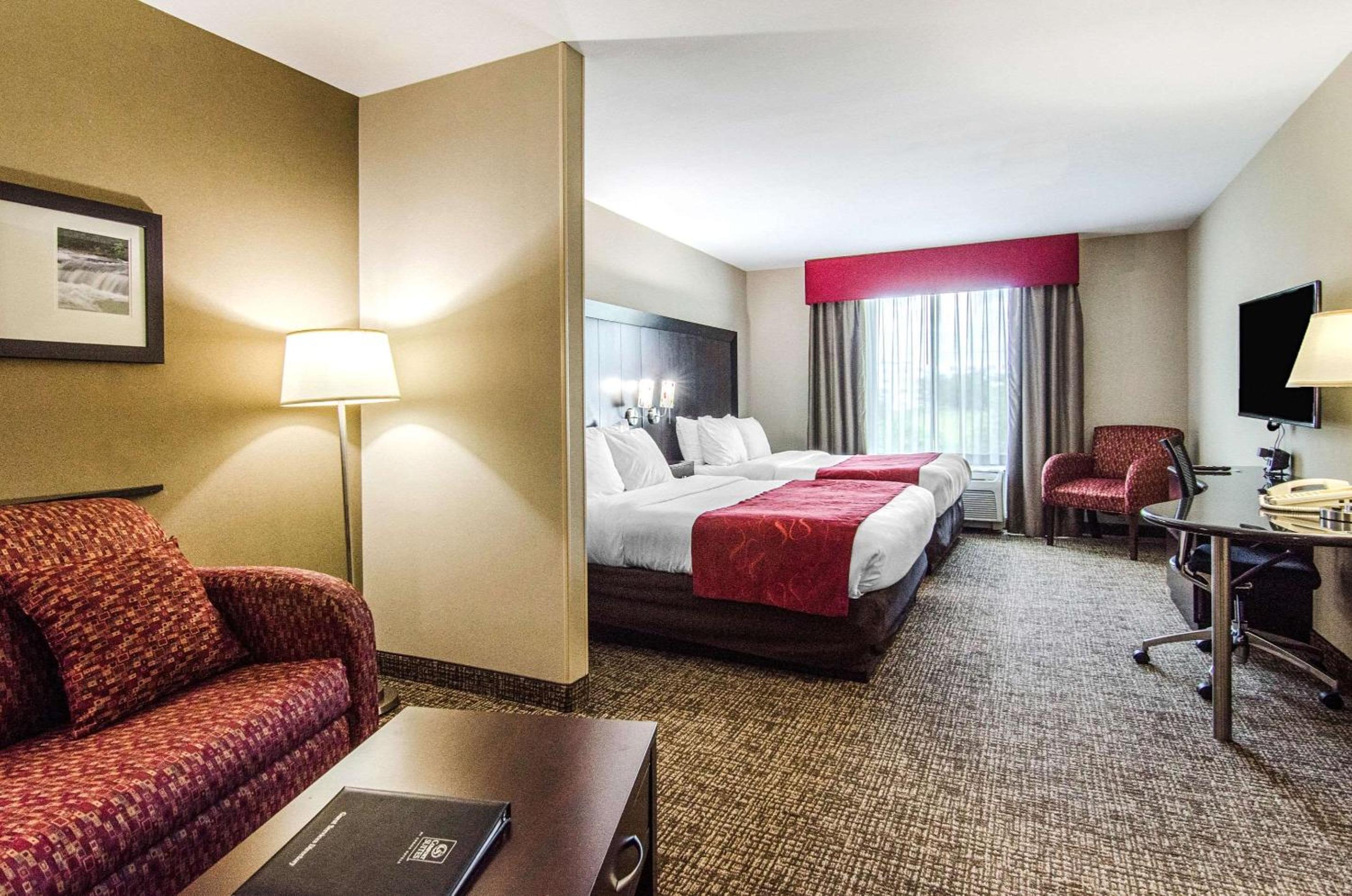 Queen Suite with Two Queen Beds - Non-Smoking - Photo 1