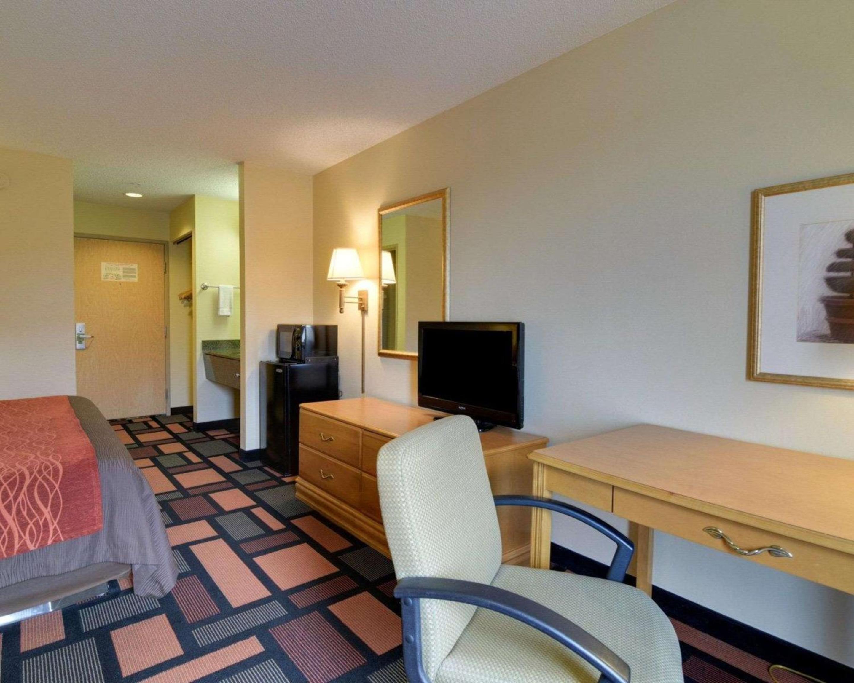 King Room - Non-Smoking - Photo 5
