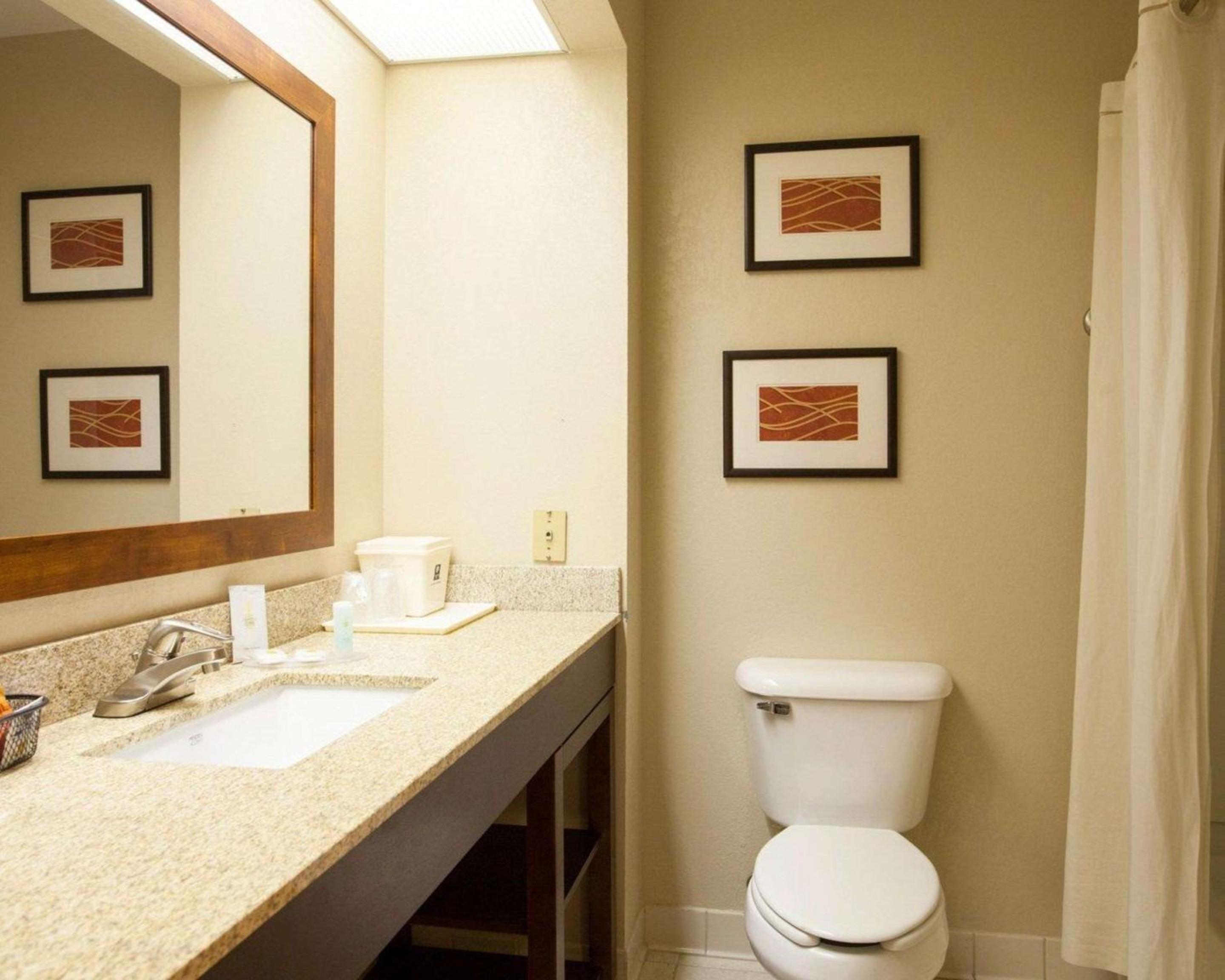 King Room - Non-Smoking - Photo 2