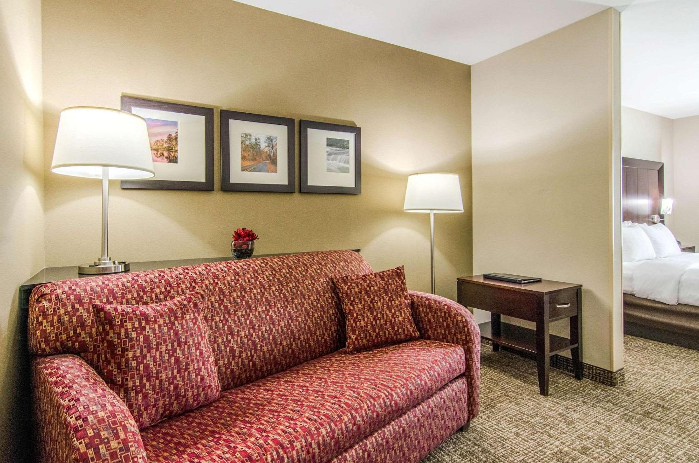 King Suite - Disability Access/Non-Smoking - Photo 2
