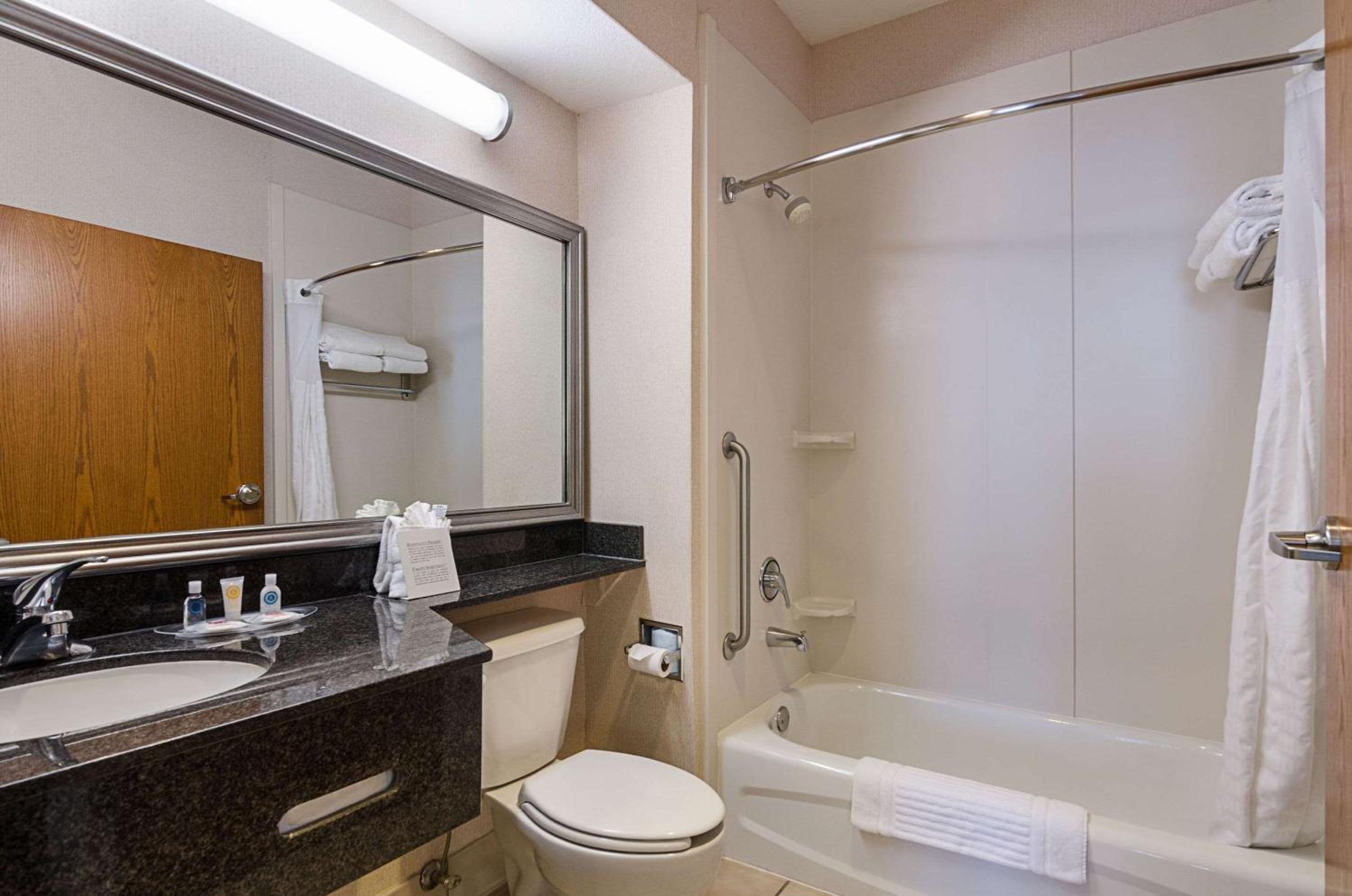 Double Suite with Two Double Beds photo 2