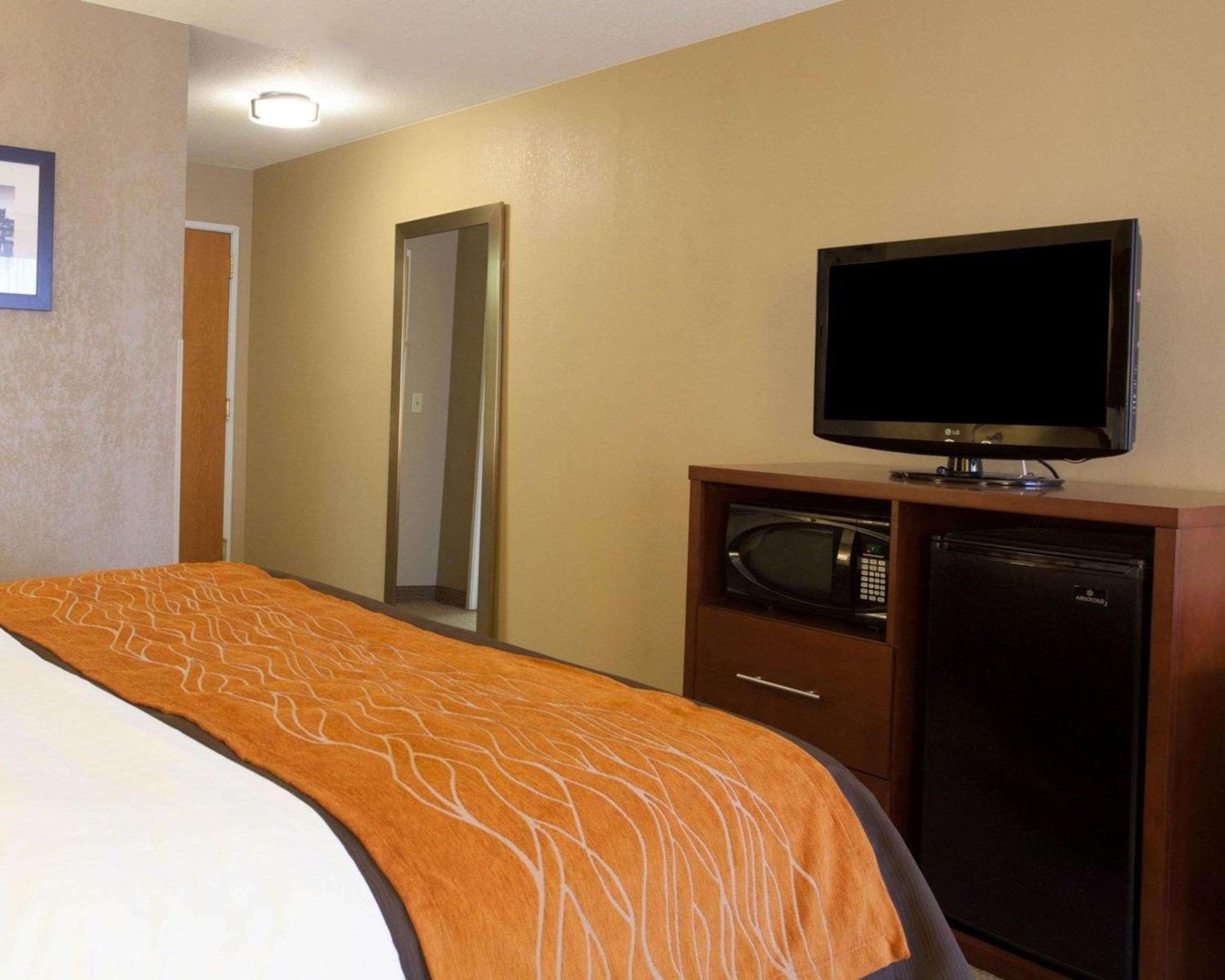 King Room - Non-Smoking - Photo 5