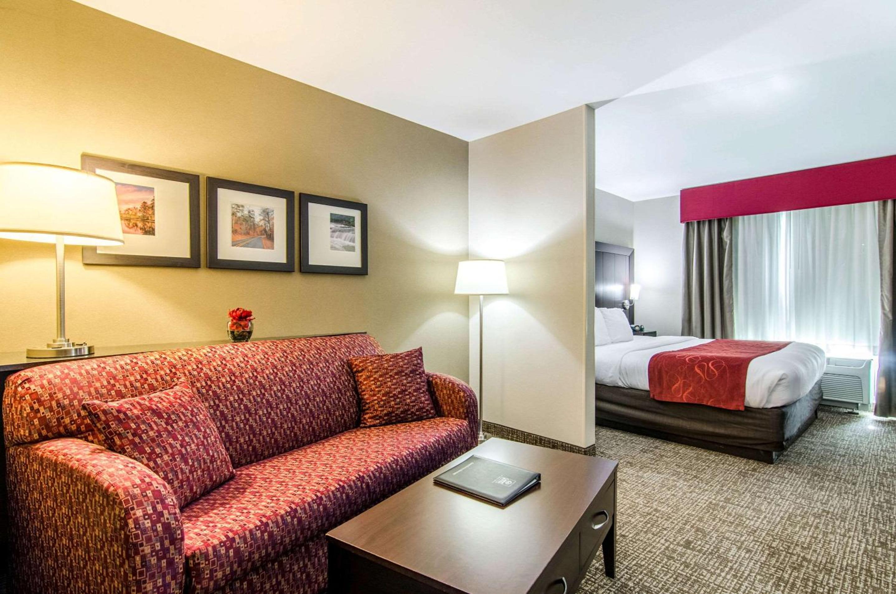 King Suite - Non-Smoking - Photo 5