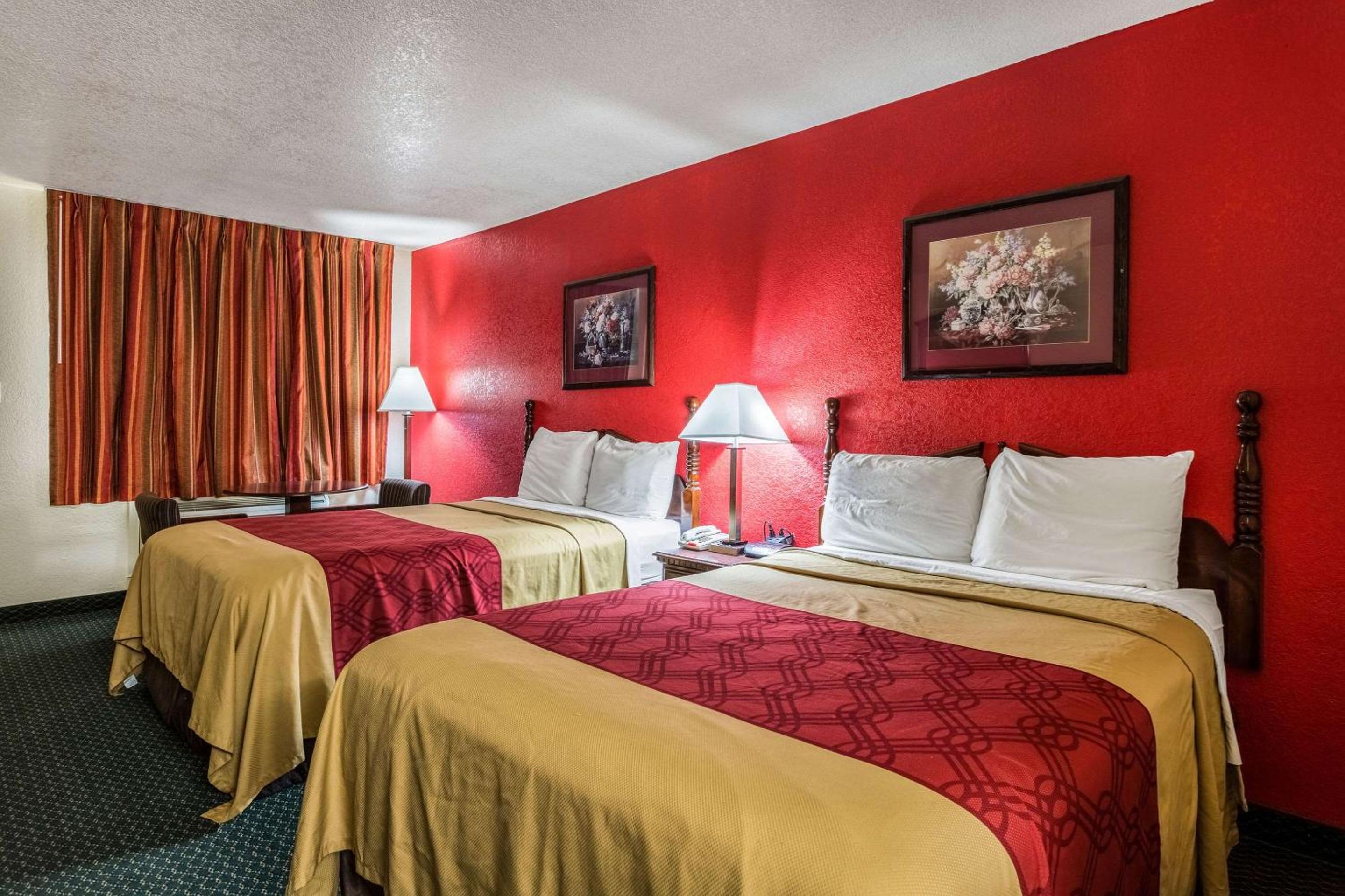 Double Room with Two Double Beds - Smoking - Photo 2