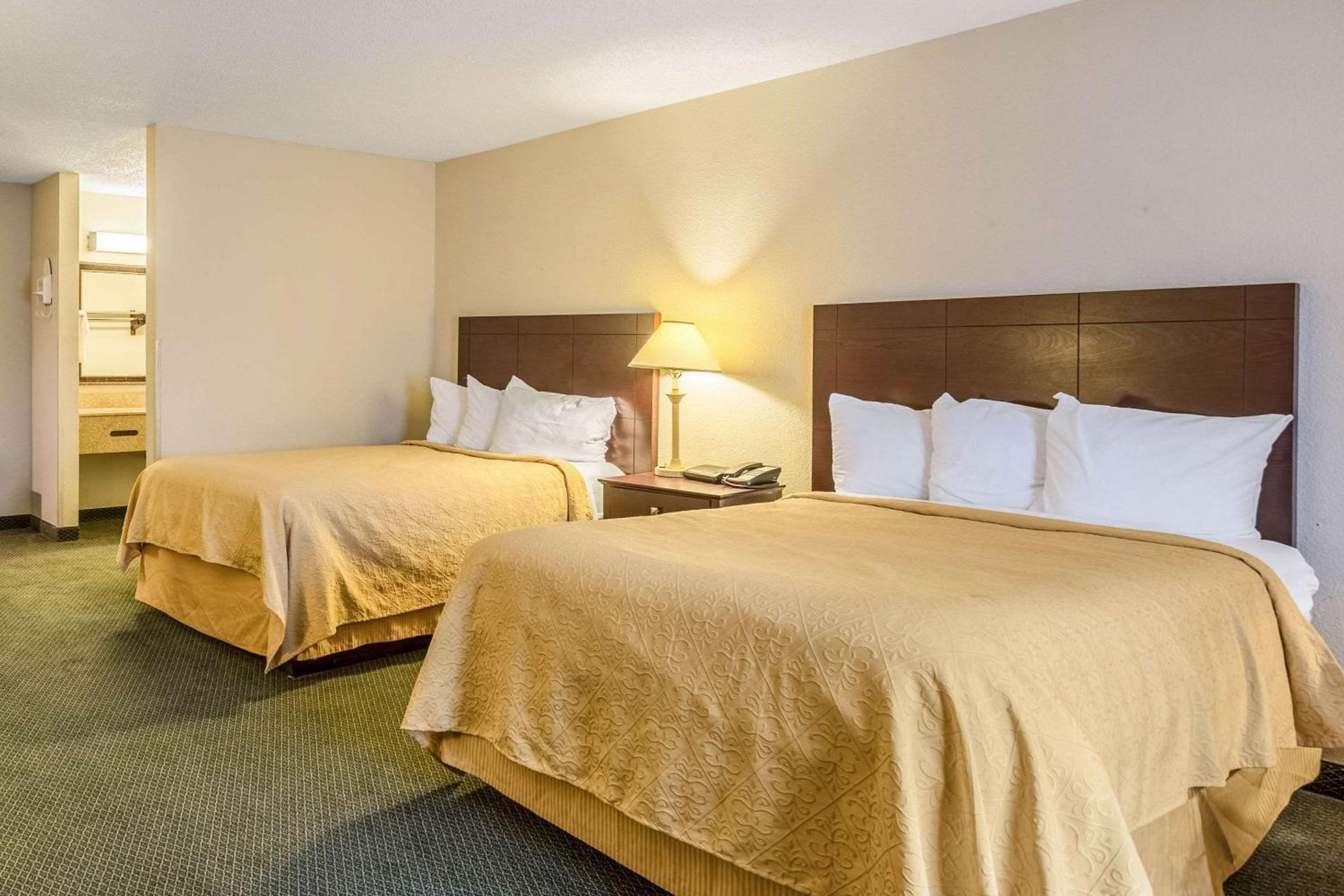 Double Room with Two Double Beds - Non-Smoking - Photo 2