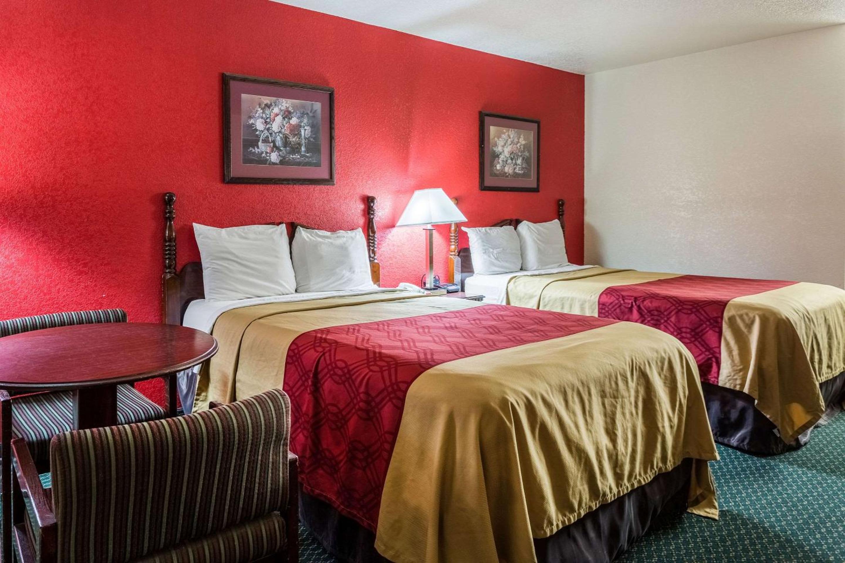 Double Room with Two Double Beds - Smoking - Photo 3