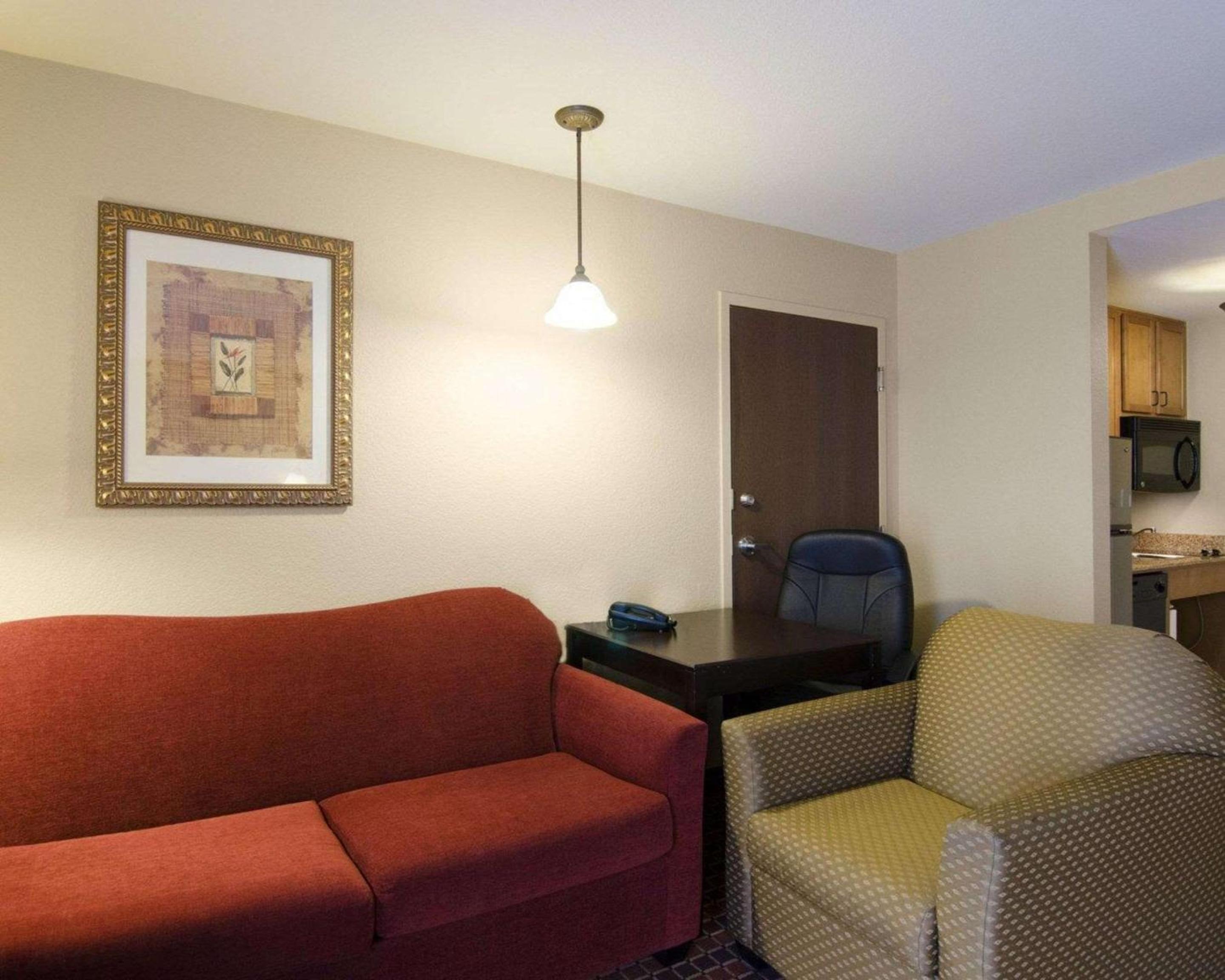 King Suite - Non-Smoking - Photo 2