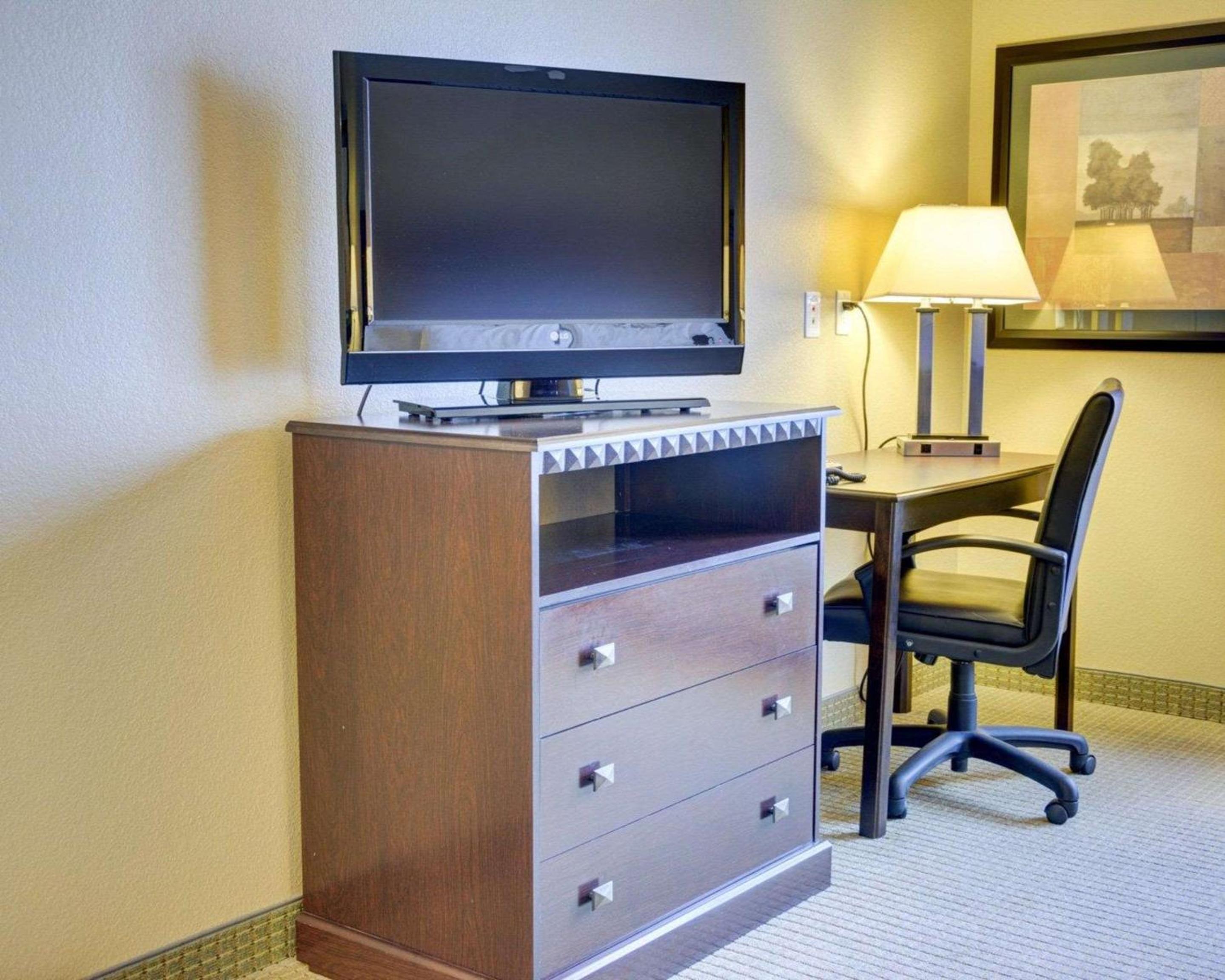 King Room - Non-Smoking - Photo 4