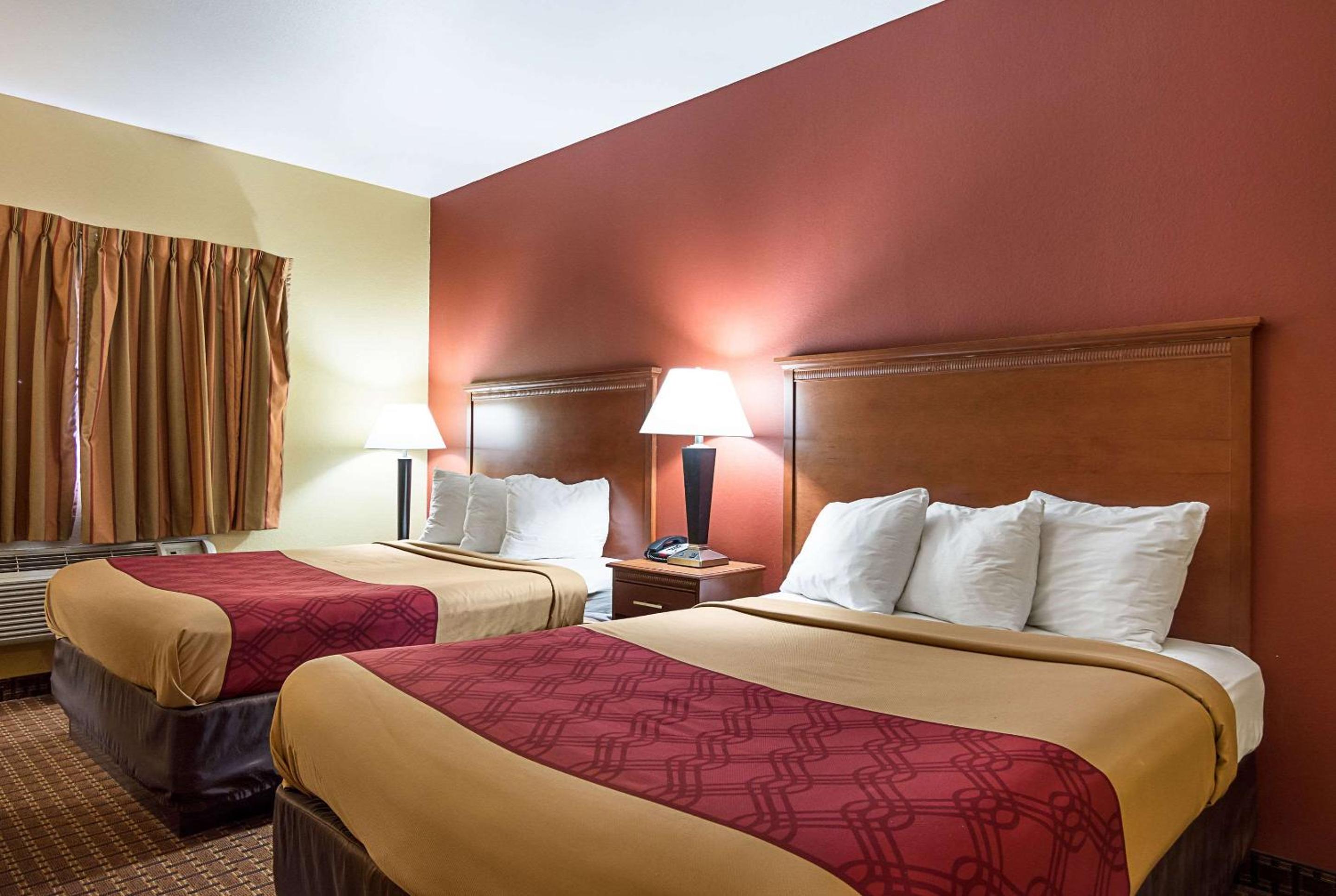 Queen Room With Two Queen Beds - Non-Smoking photo 1