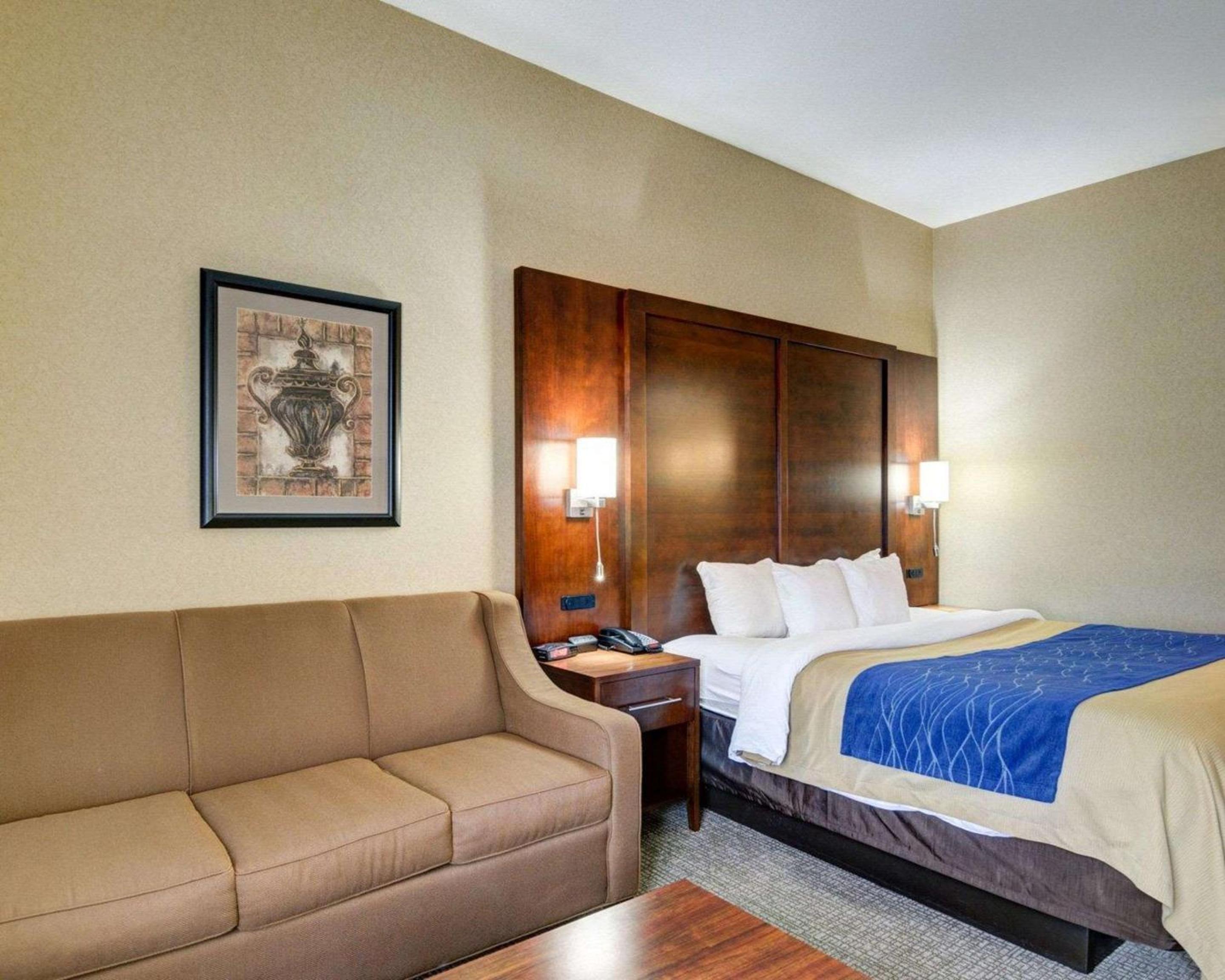 Upgrade King Suite - Non-Smoking - Photo 3