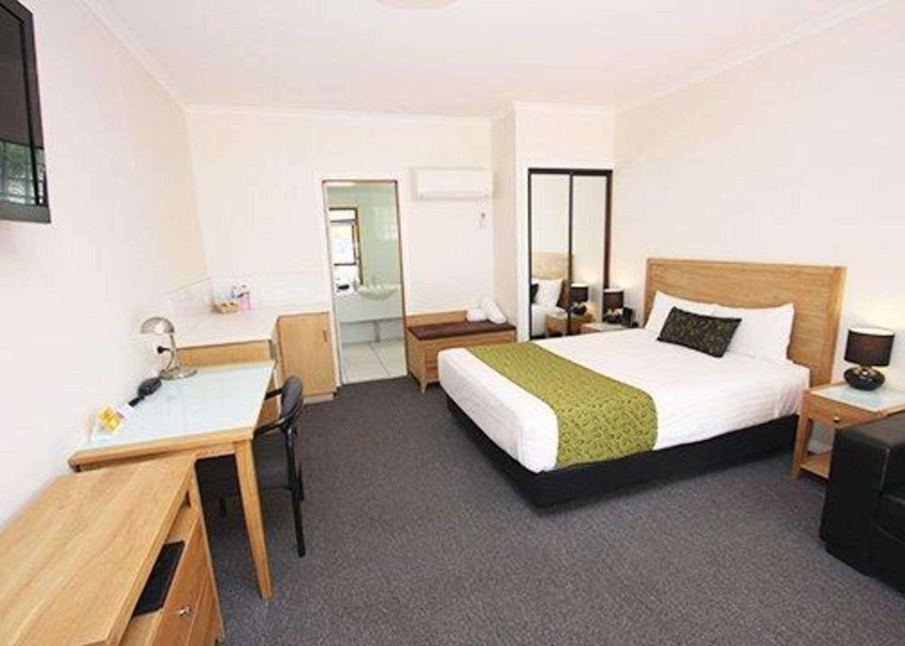Queen Room with Spa Bath