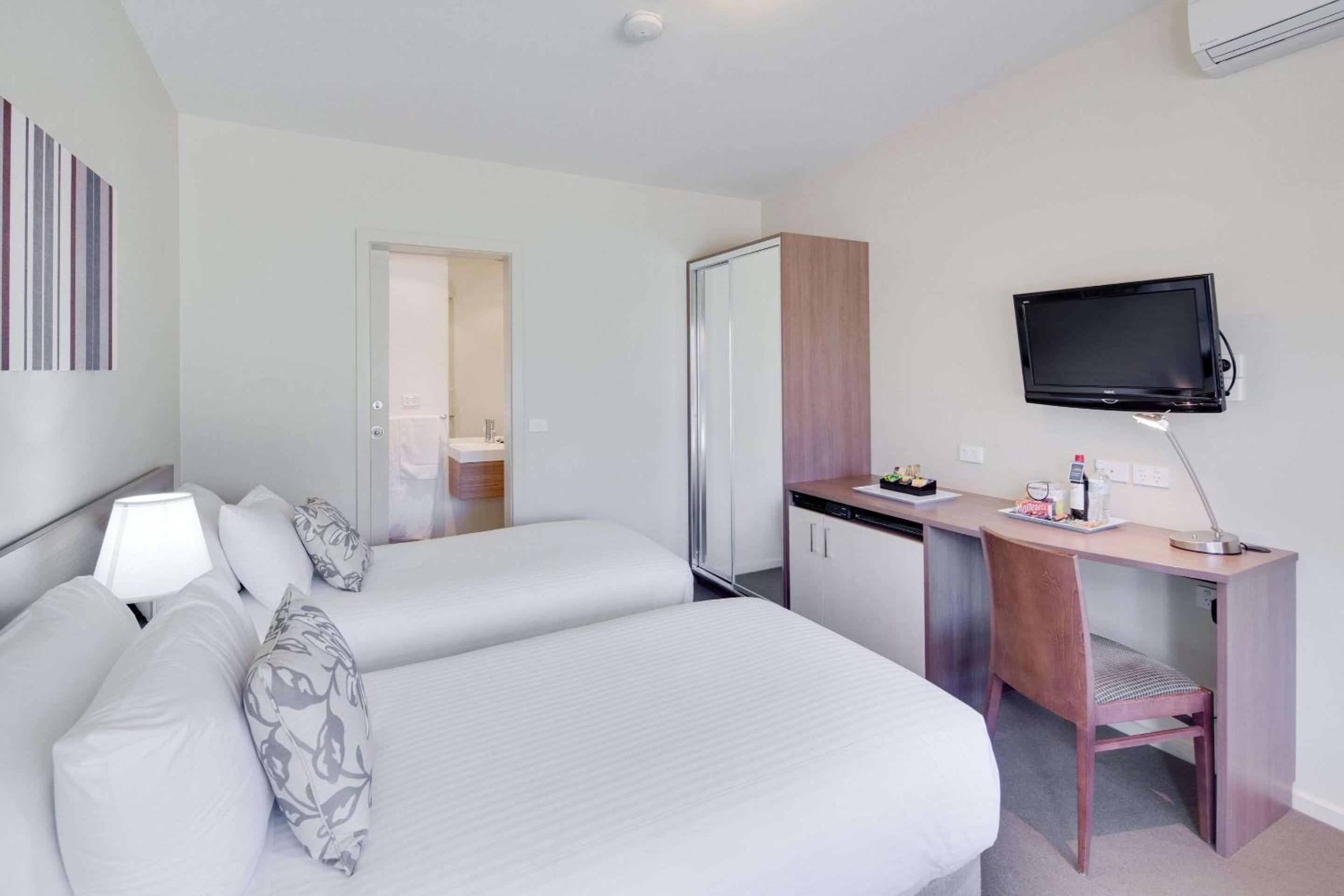 Standard Twin Room - Photo 2