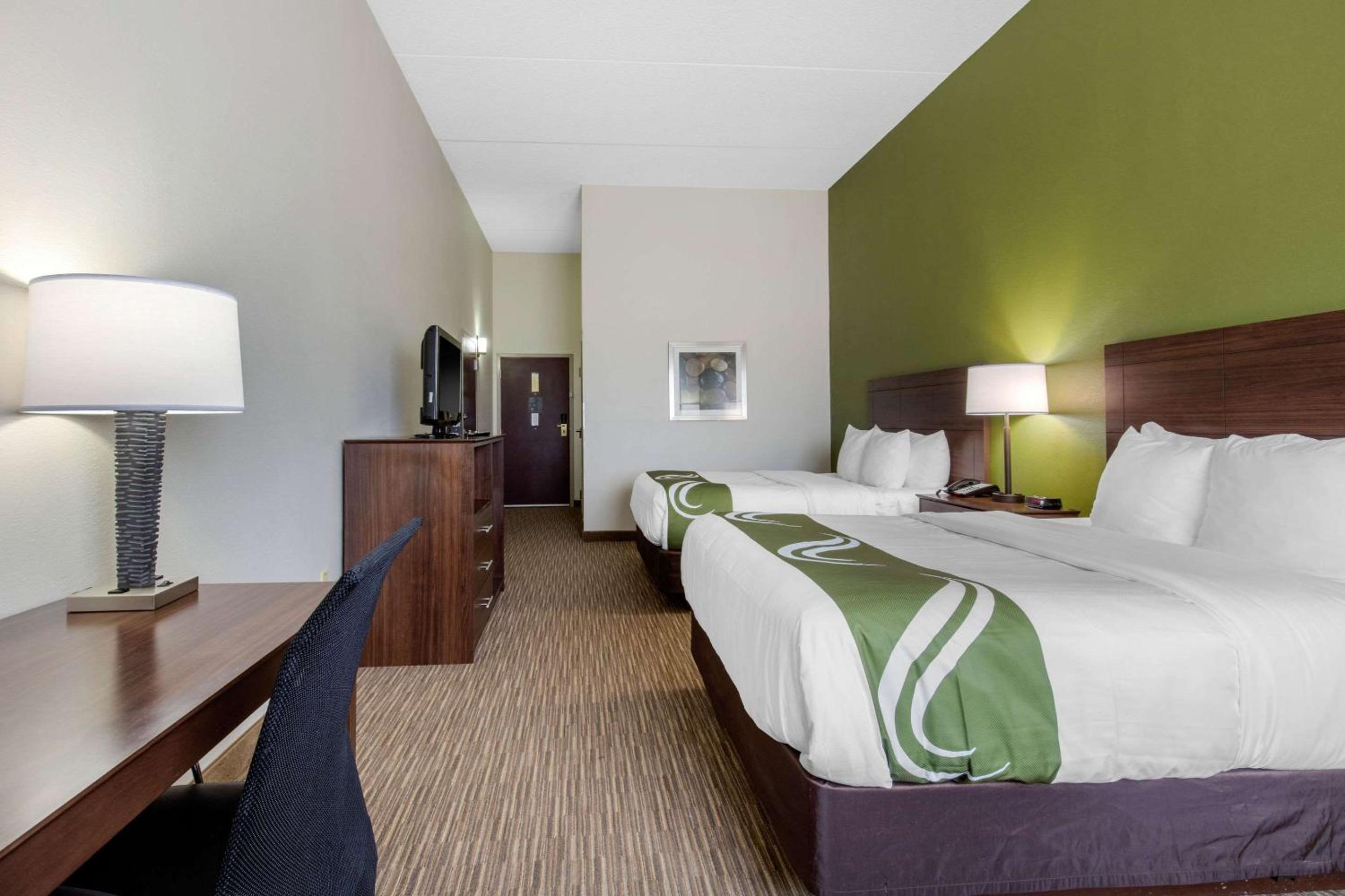 Queen Room with Two Queen Beds - Disability Access - Photo 3