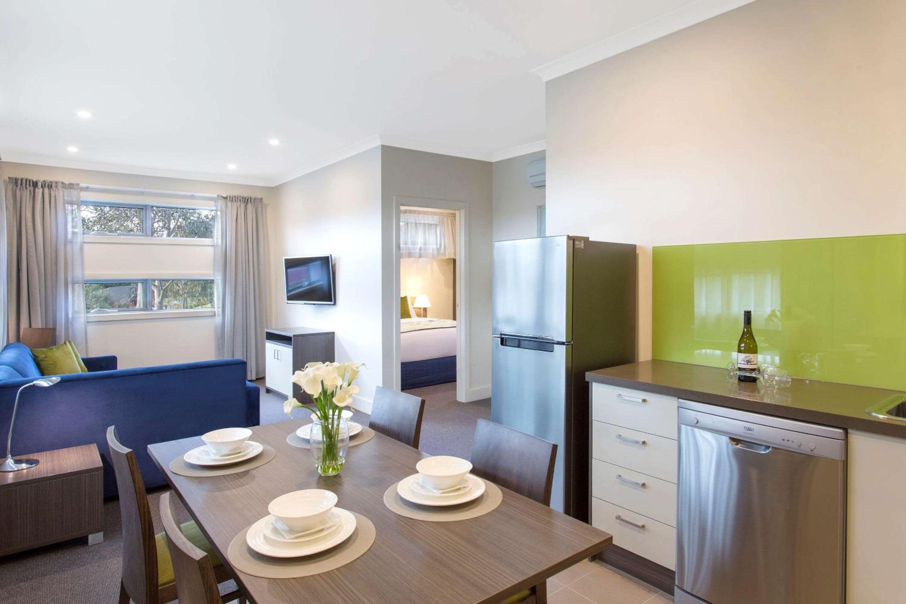Two Bedroom Suite with Bathtub - Photo 2
