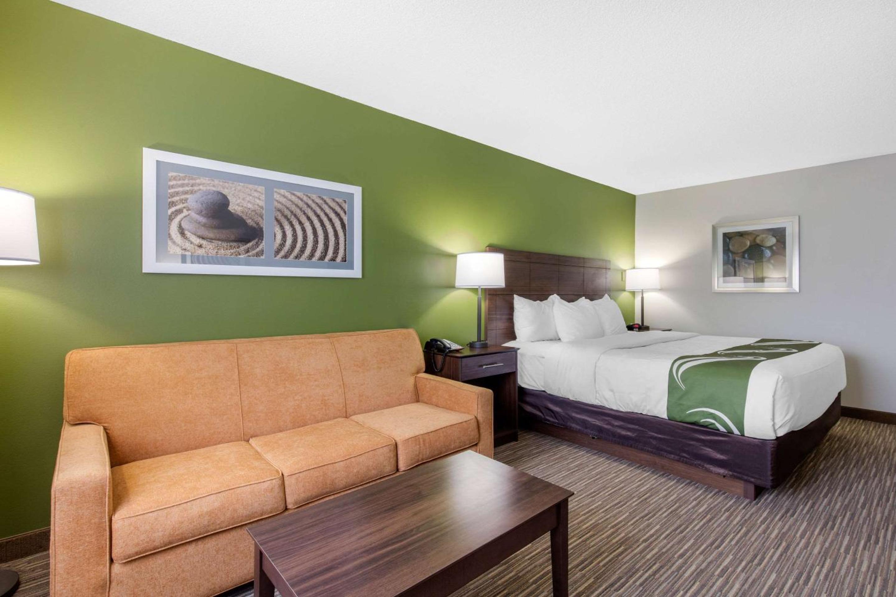 King Room - Non-Smoking - Photo 5