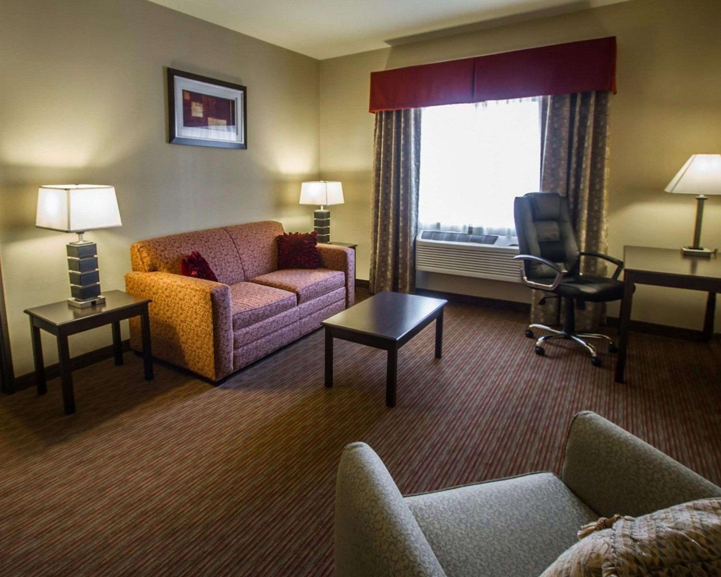 King Suite with Sofa Bed - Non-Smoking photo 1
