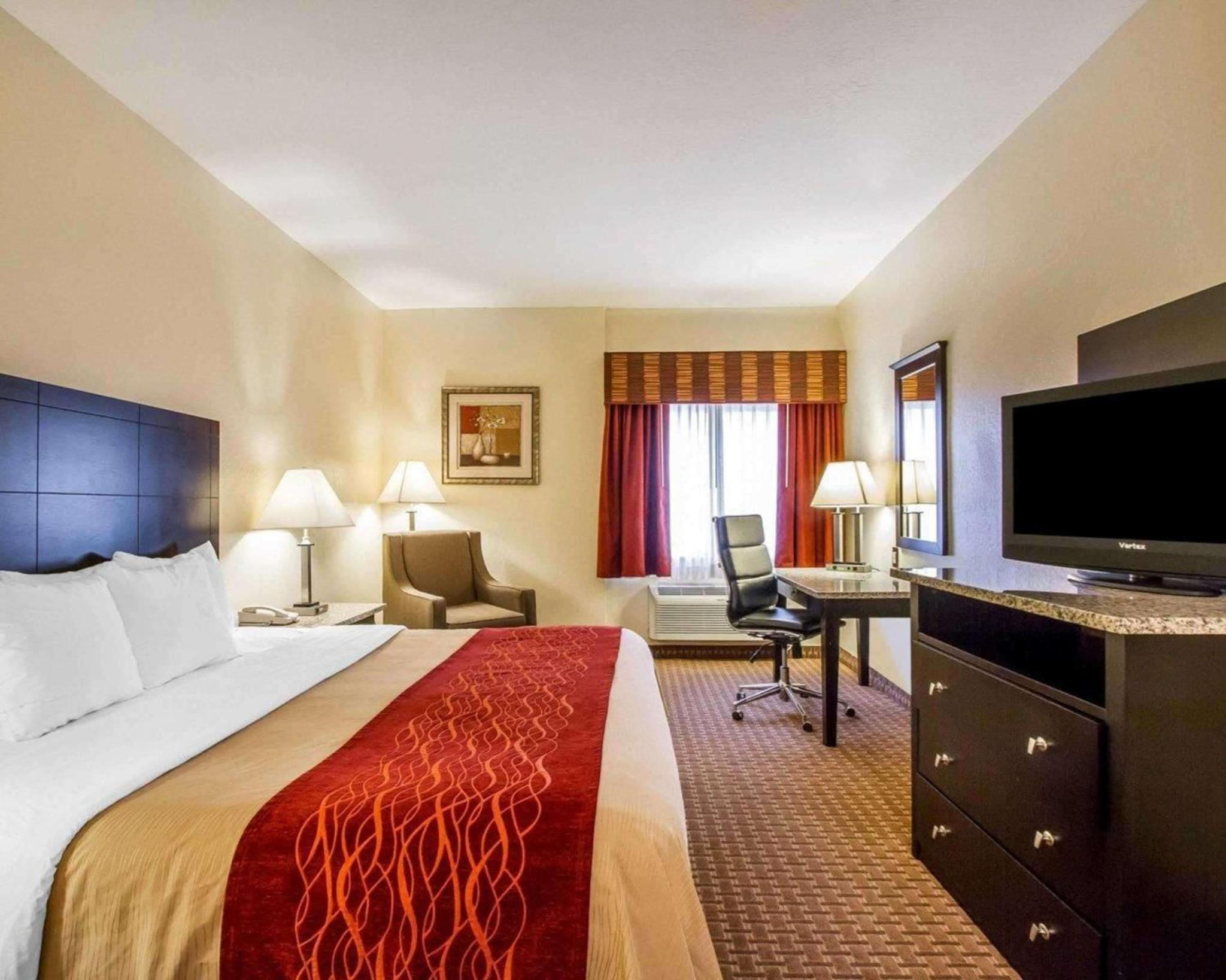 King Room - Non-Smoking - Photo 3