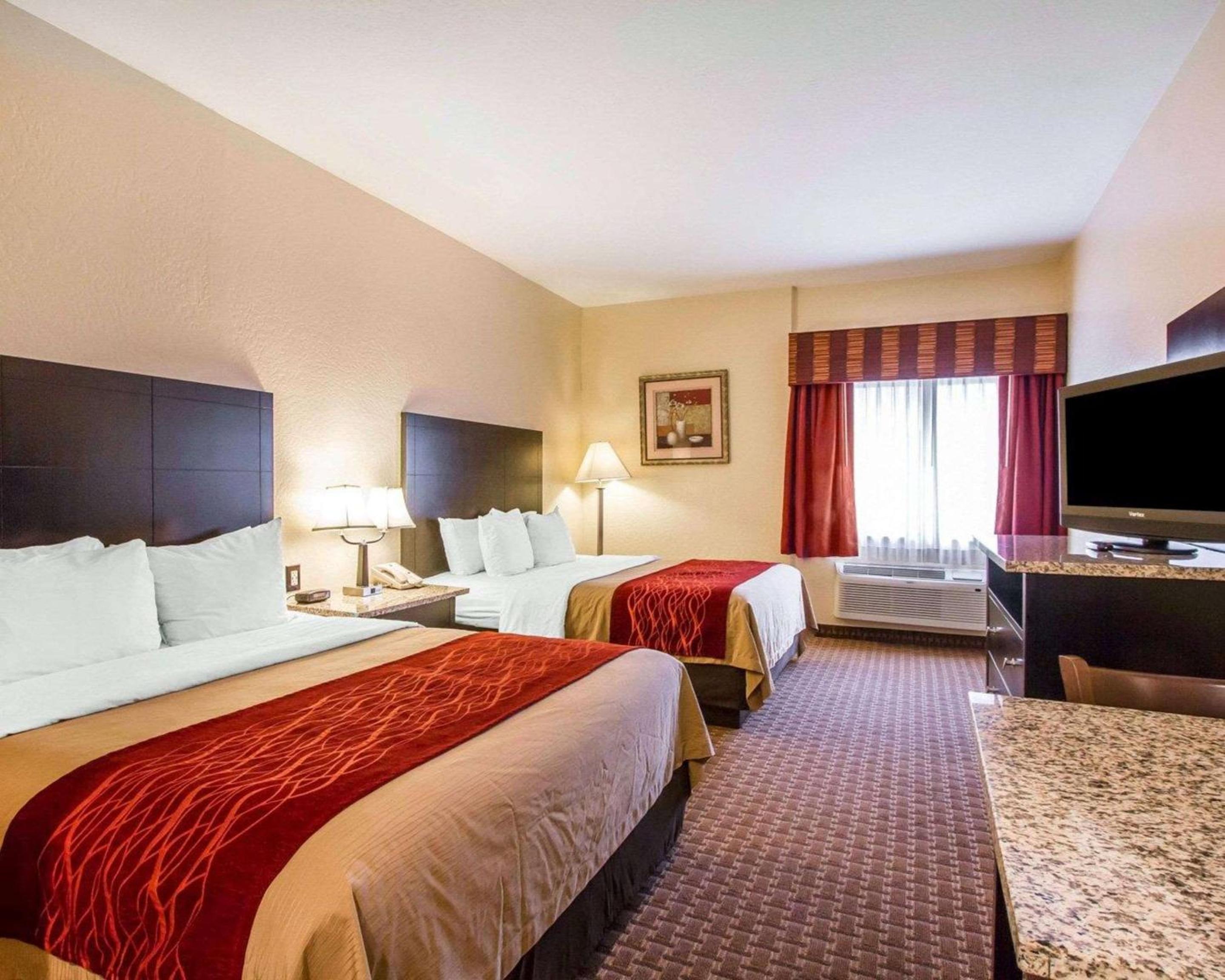 Queen Room with Two Queen Beds - Accessible/Non-Smoking  - Photo 9