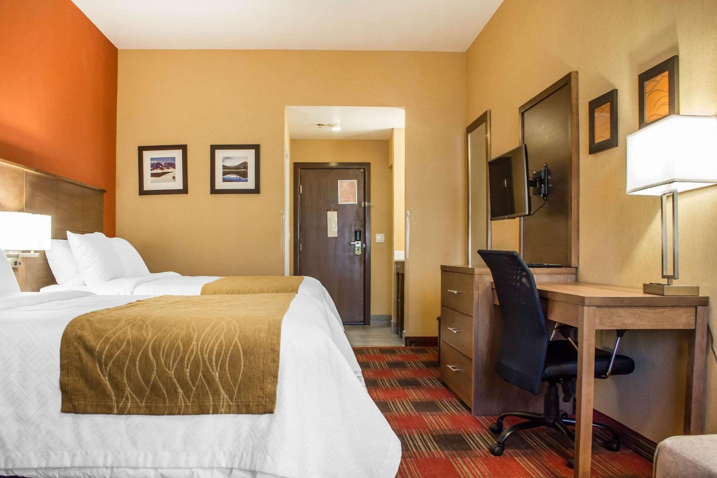 Queen Room with Two Queen Beds and Refrigerator - Non-Smoking - Photo 6